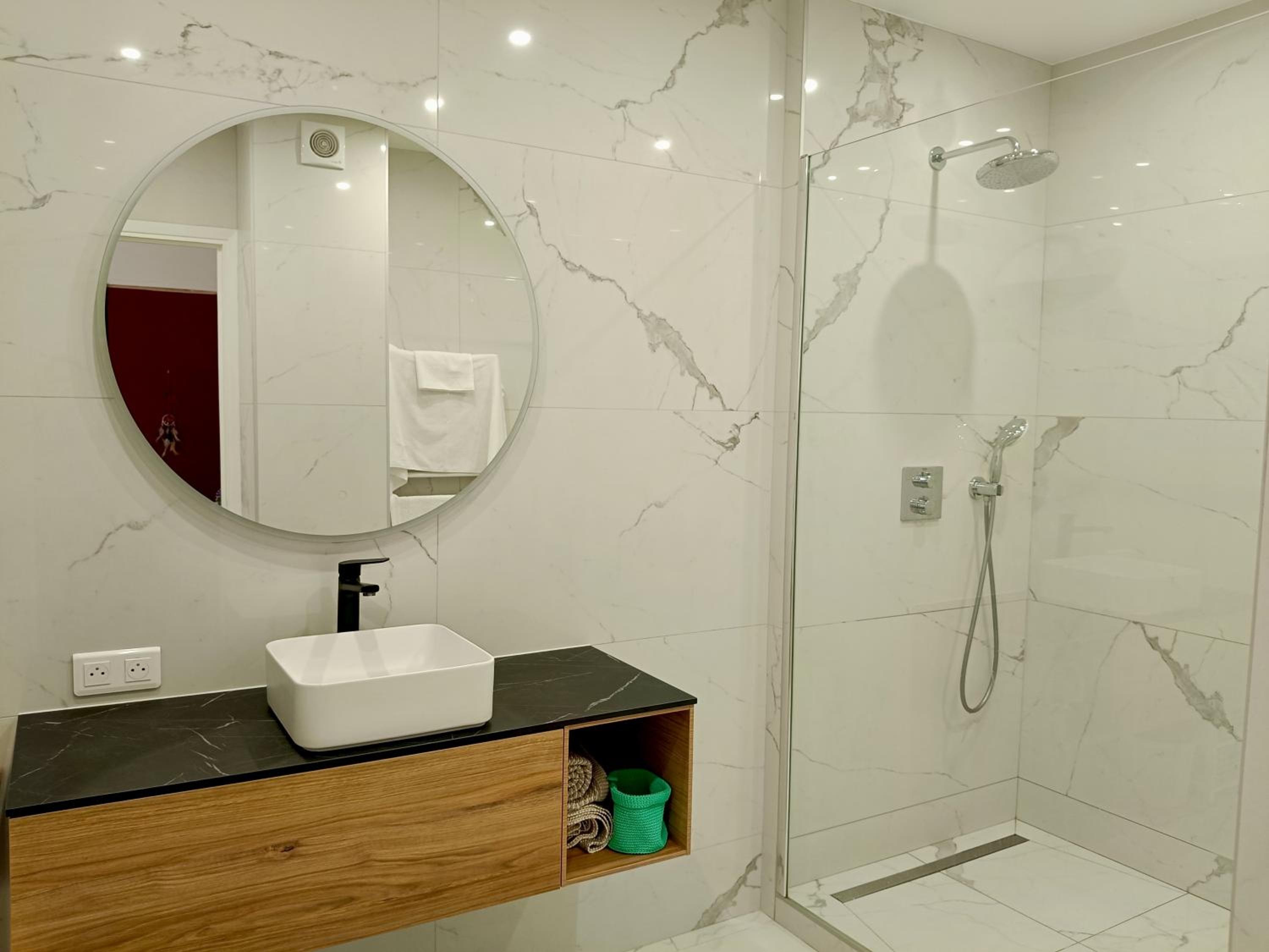 Stunning 2 bedroom apartment with Terrace and Sea view, Nice Cimiez Liberation