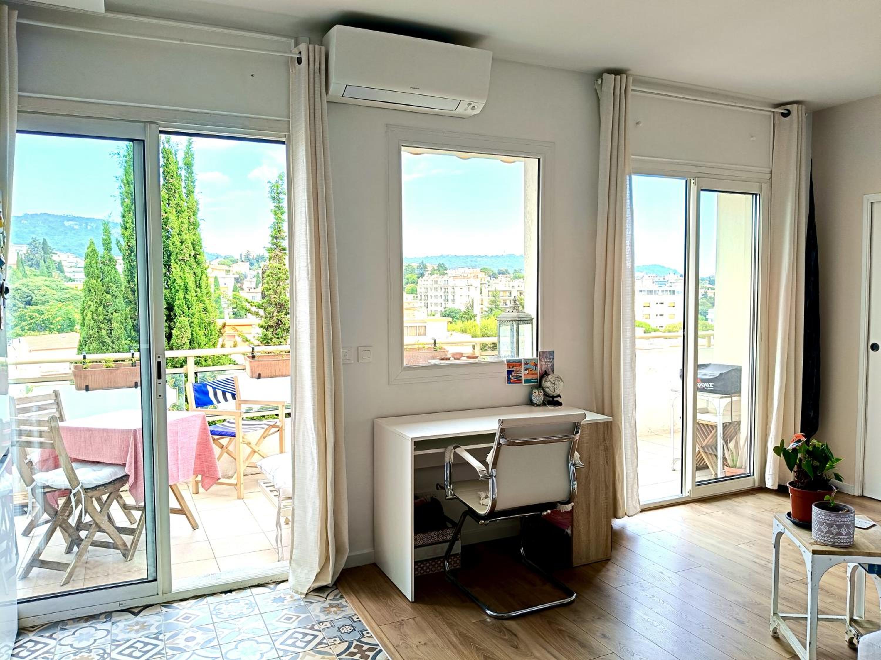 Stunning 2 bedroom apartment with Terrace and Sea view, Nice Cimiez Liberation