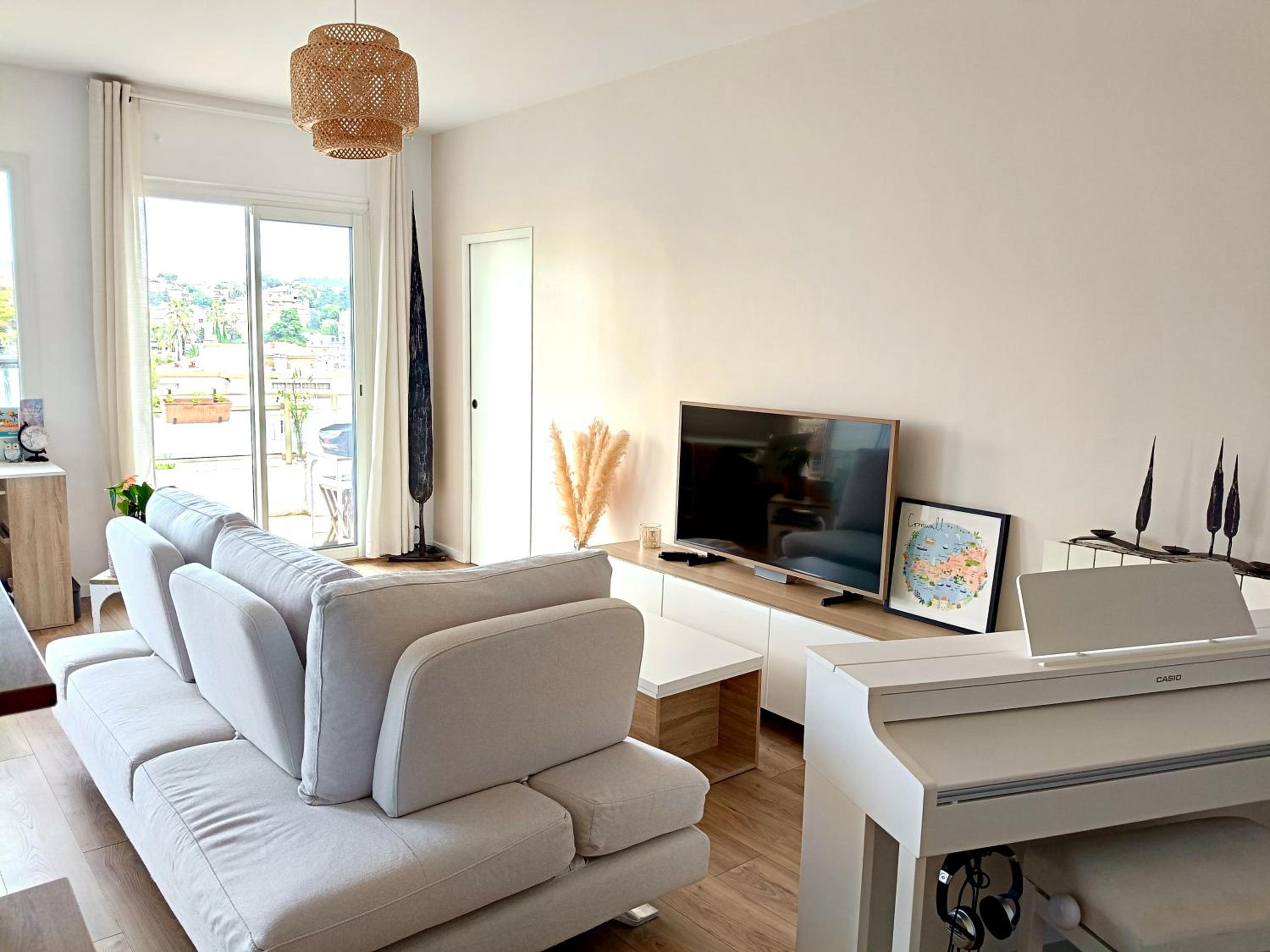 Stunning 2 bedroom apartment with Terrace and Sea view, Nice Cimiez Liberation