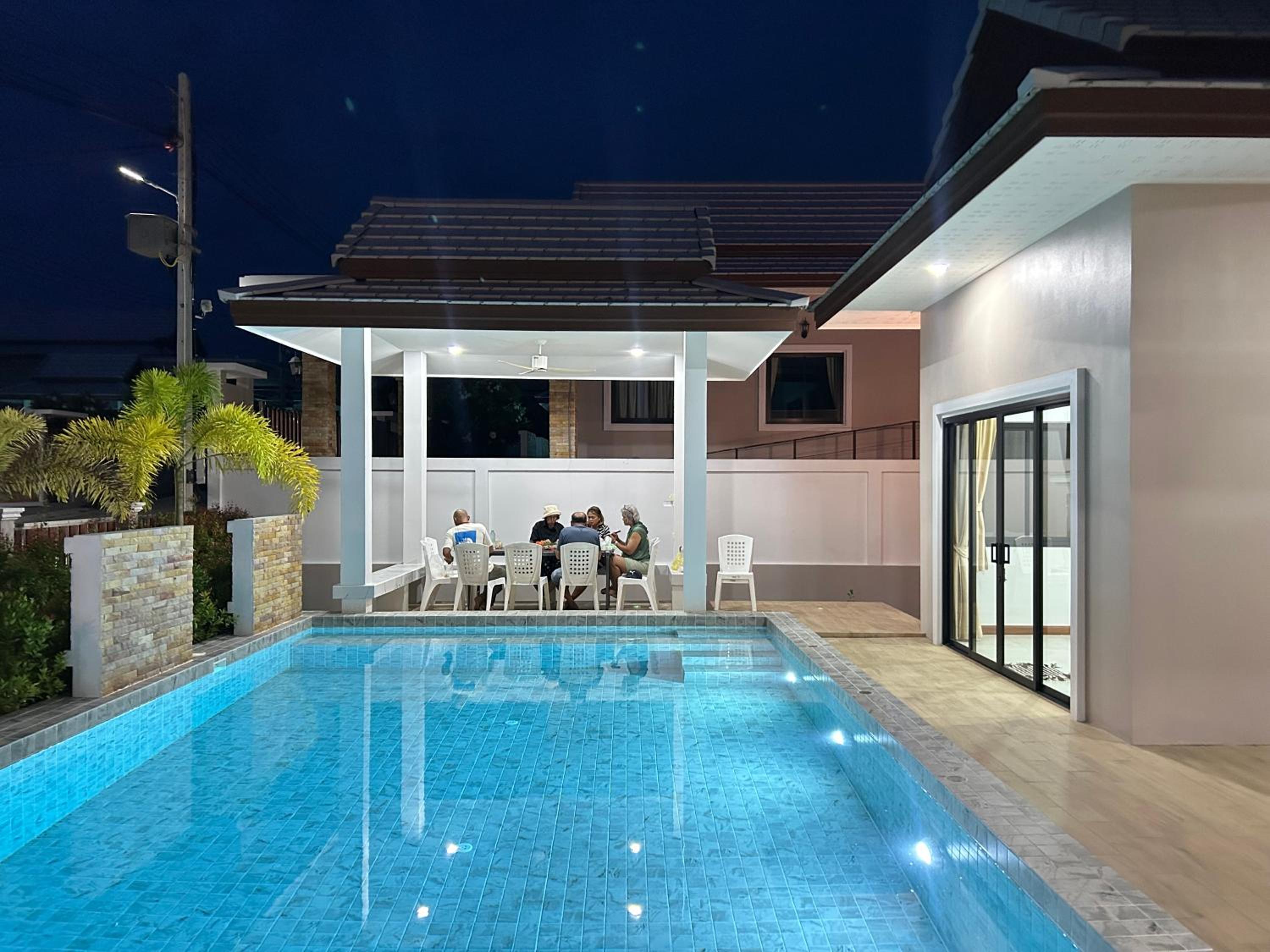Luekpanee pool villa pranburi paknampran
