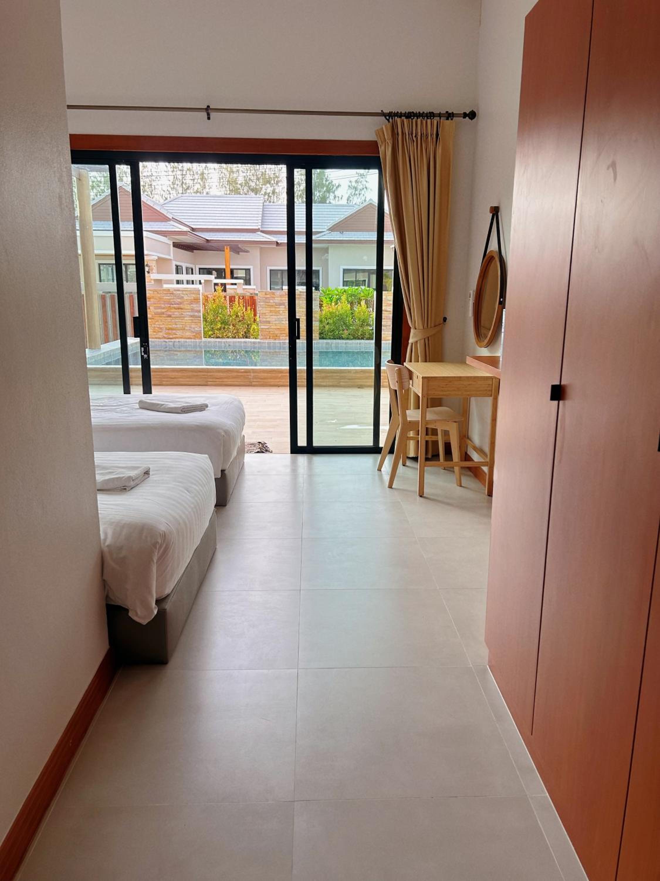 Luekpanee pool villa pranburi paknampran
