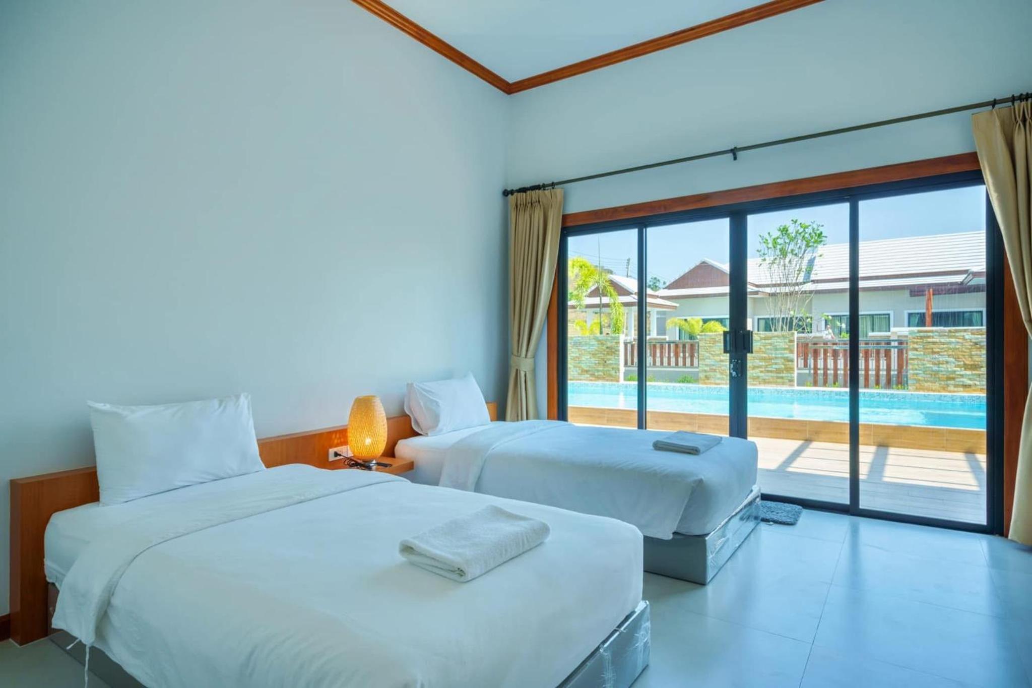 Luekpanee pool villa pranburi paknampran