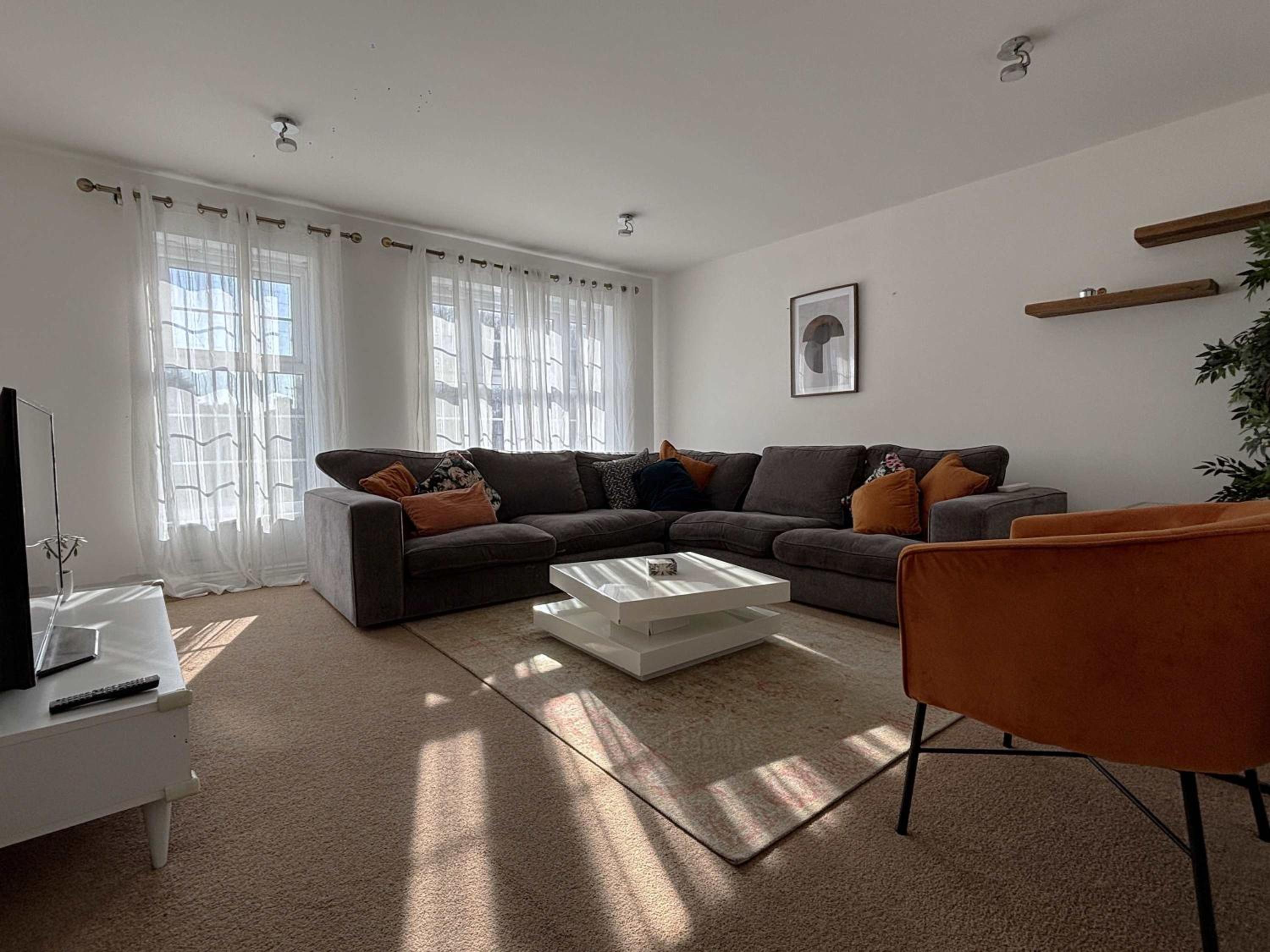 WS10 Contractor House 3 Bed 3 Bath with Parking