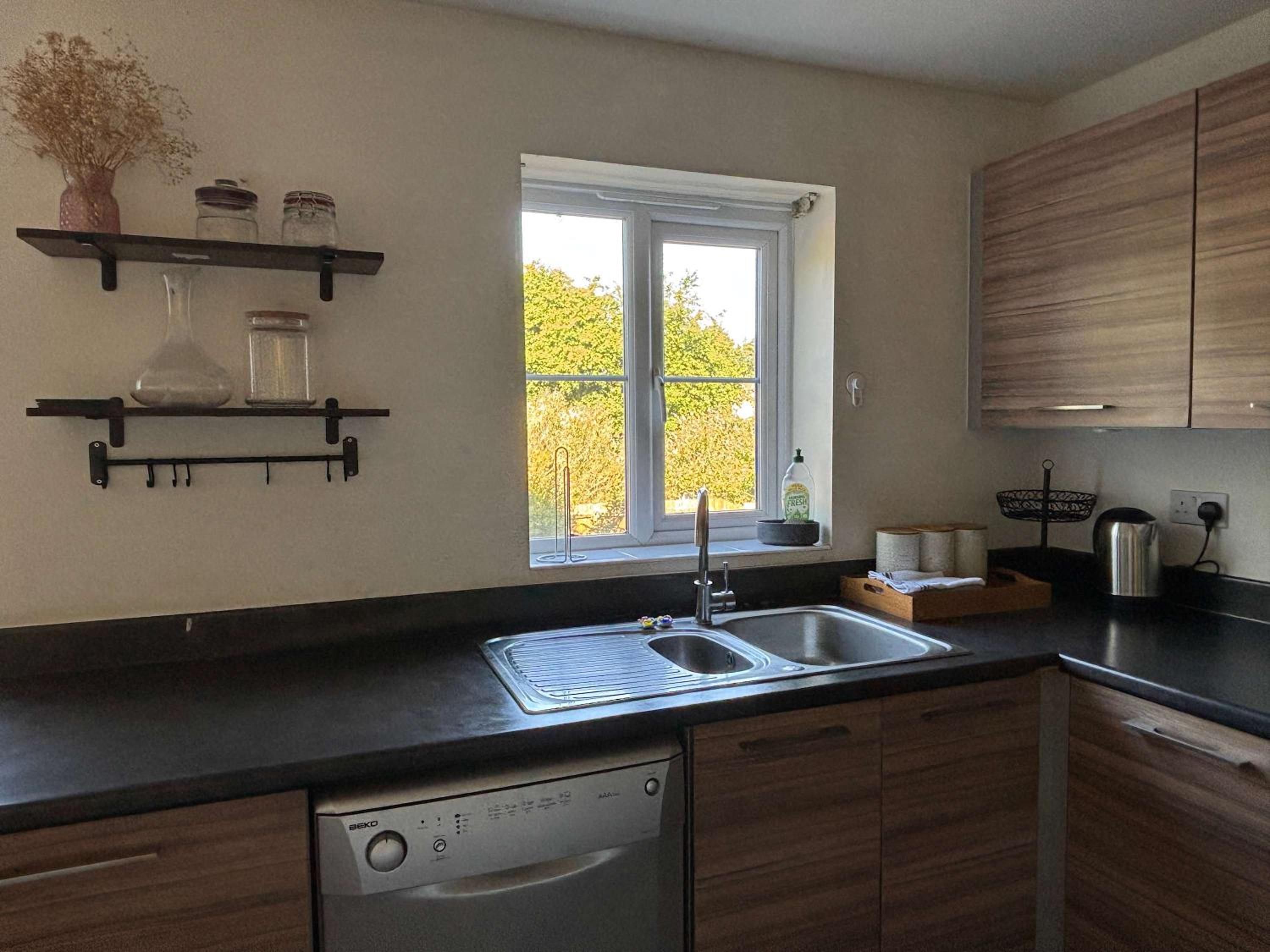 WS10 Contractor House 3 Bed 3 Bath with Parking