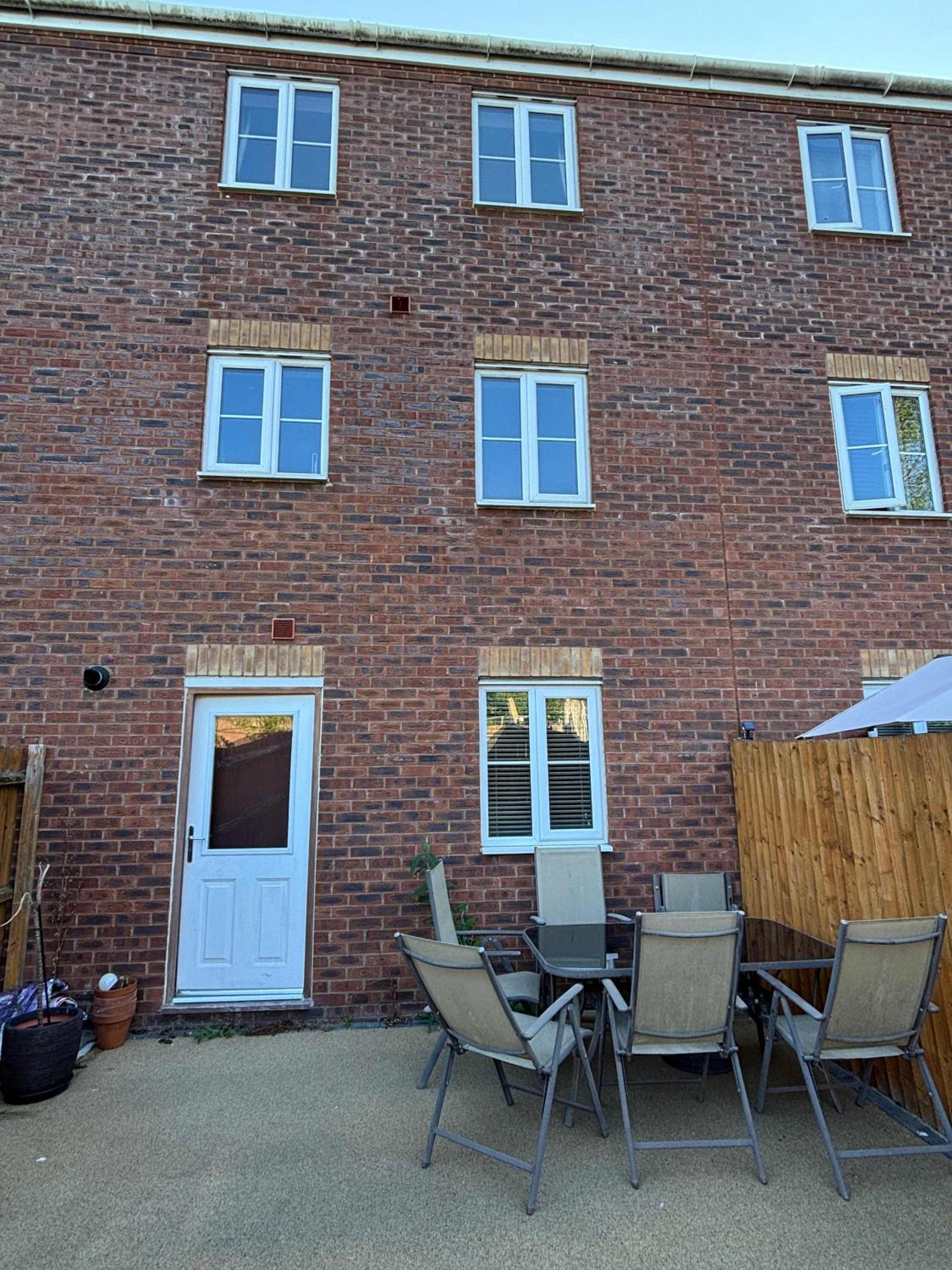 WS10 Contractor House 3 Bed 3 Bath with Parking