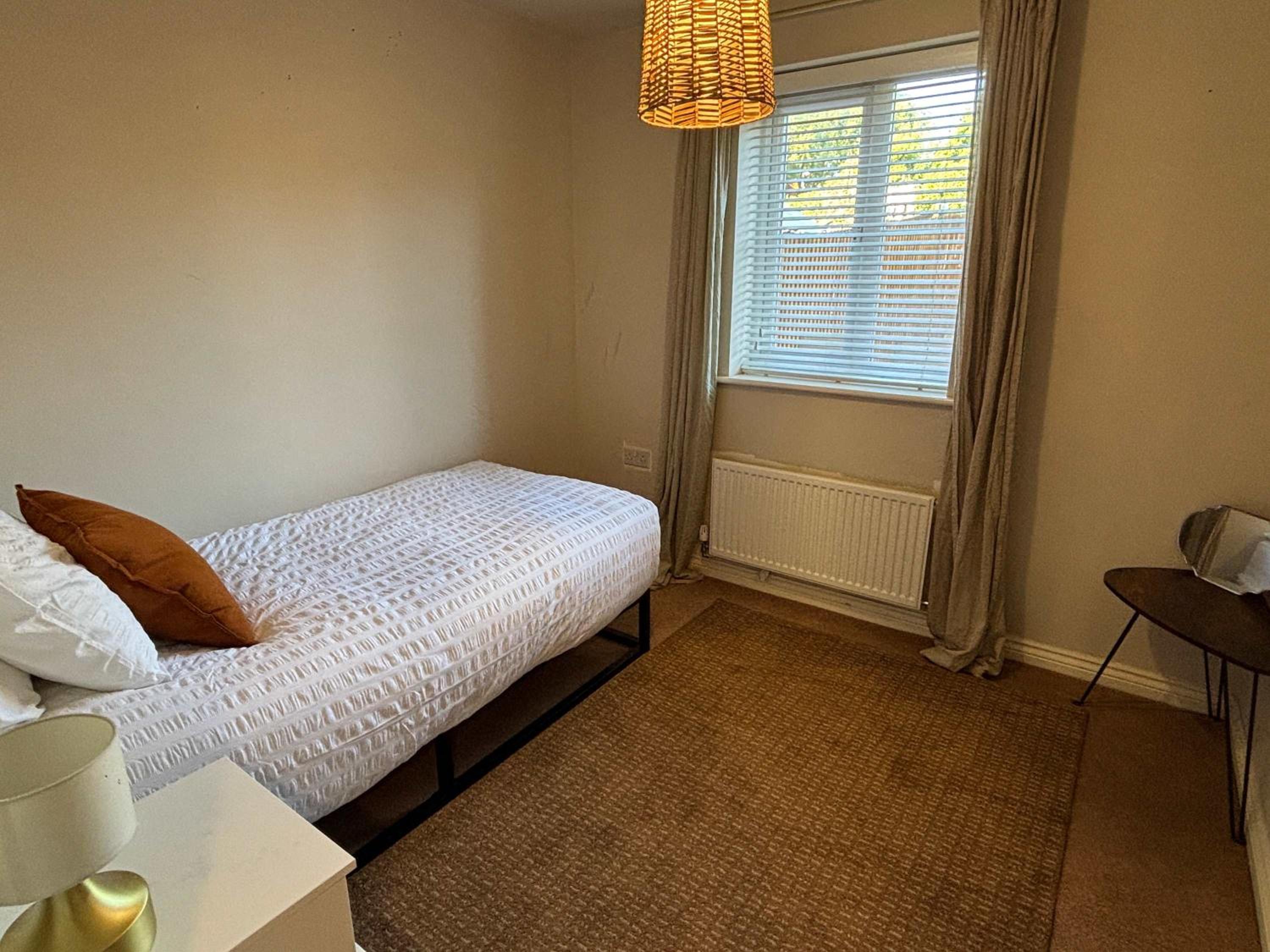 WS10 Contractor House 3 Bed 3 Bath with Parking