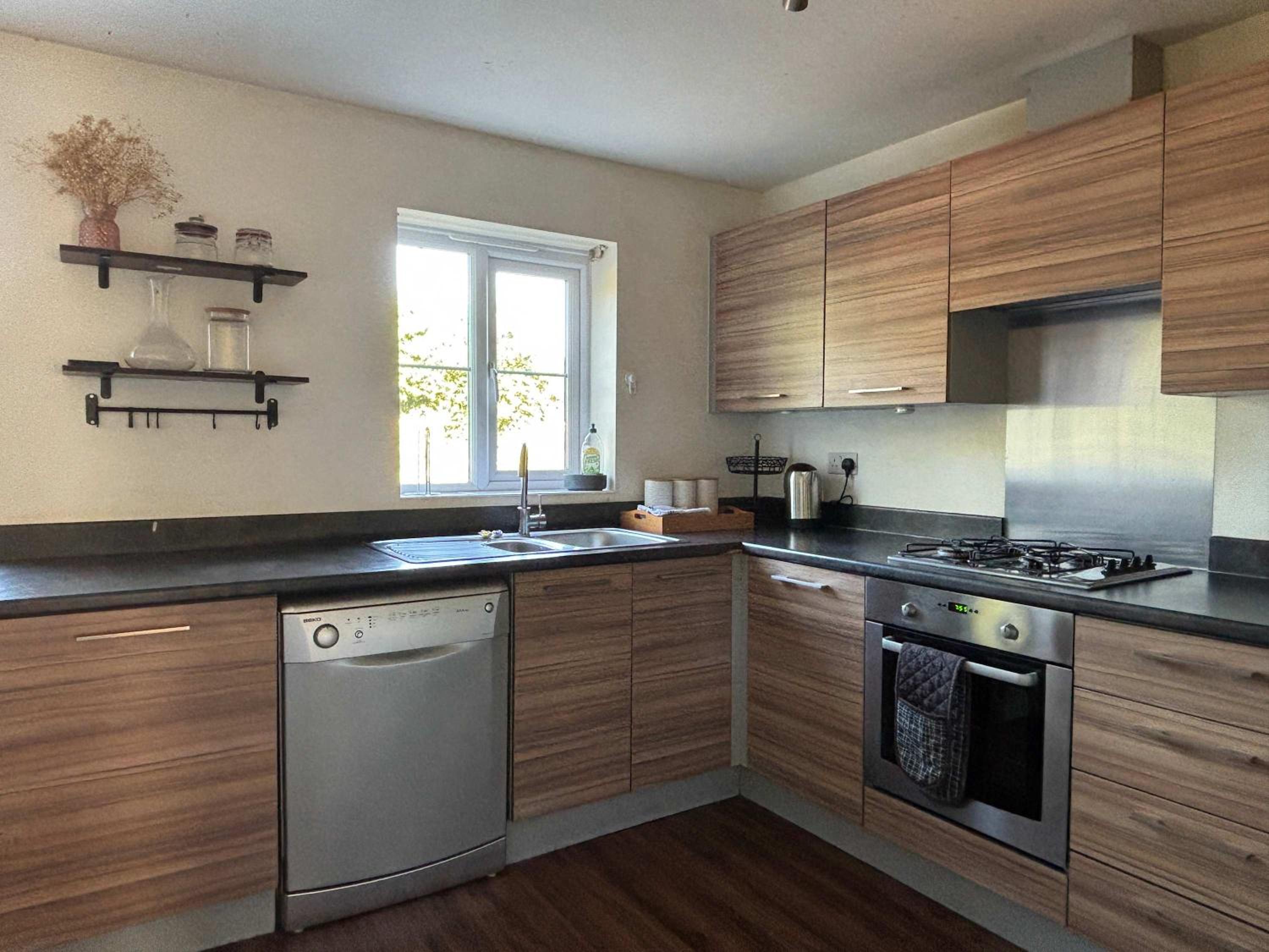 WS10 Contractor House 3 Bed 3 Bath with Parking