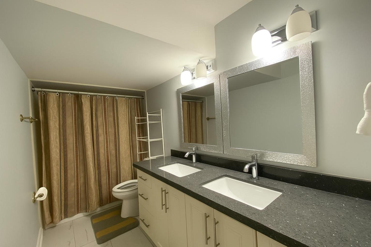 Cozy 3BR Caledon Basement Suite with Private Access, Full Kitchen, WiFi, Laundry, Backyard Basketball Court & Creek Trail, 5 Mins to Brampton! Great for Fa