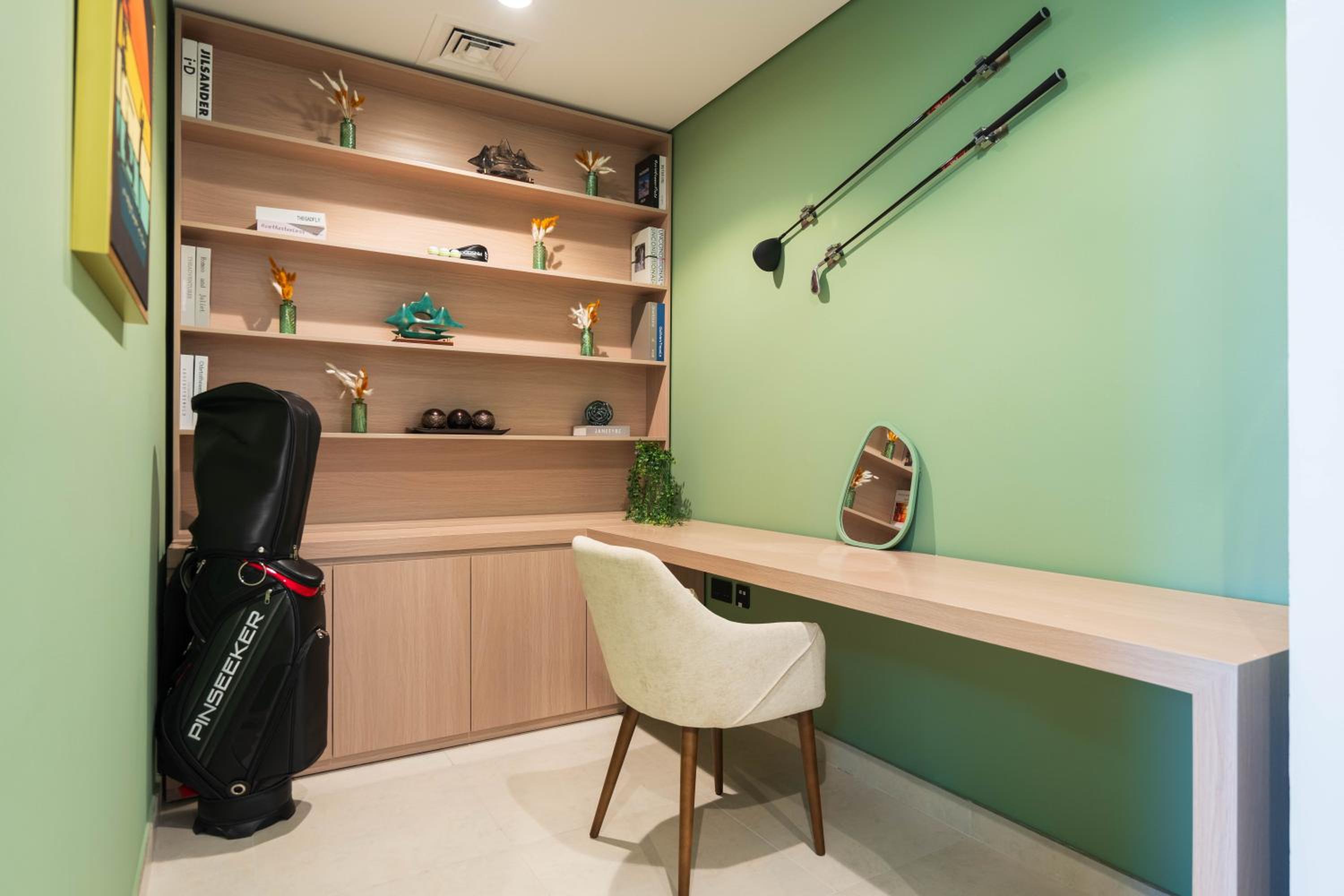 KeyRock Living - Luxe Escape with Pool & Gym Access