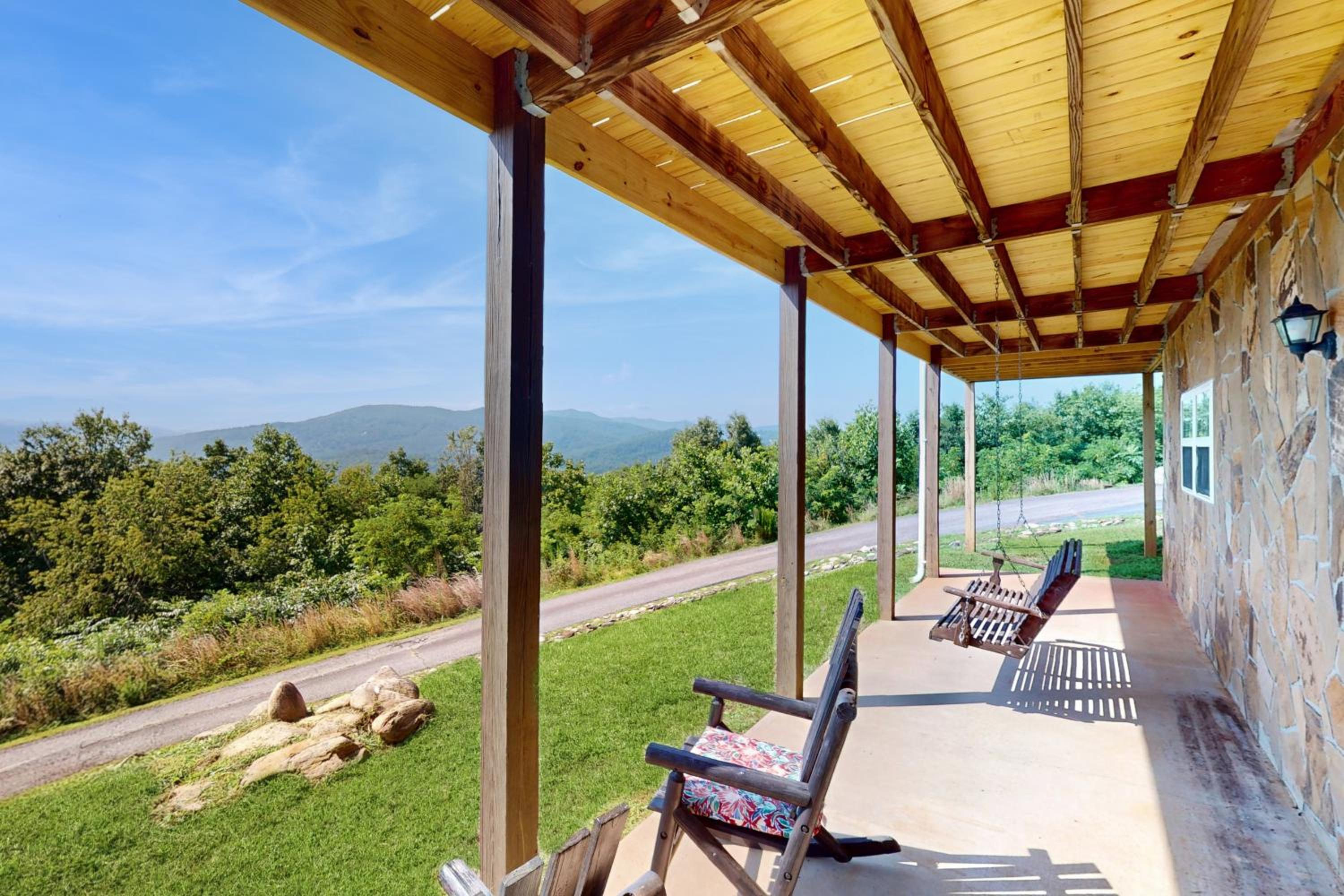 Hot Tub and Stunning Views! Hayesville Retreat