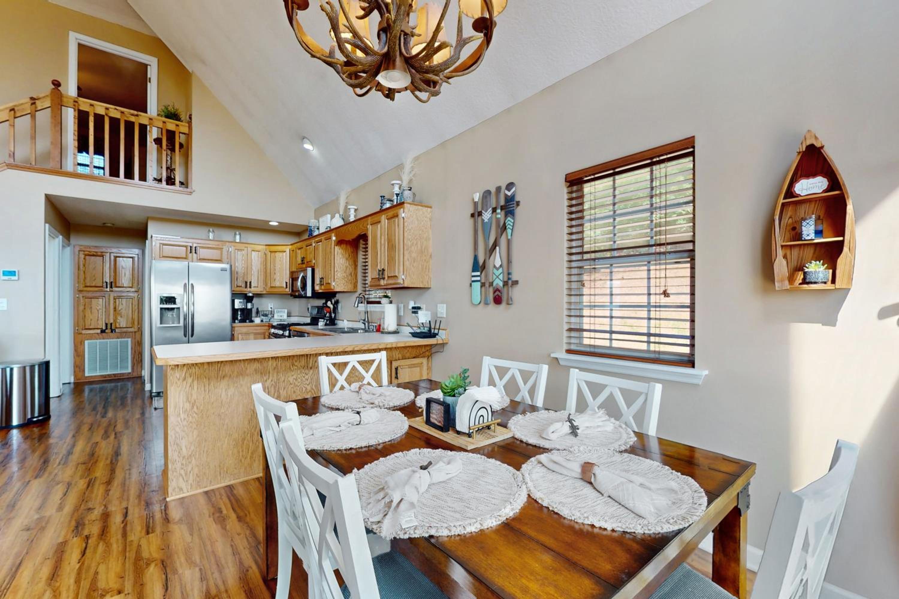 Hot Tub and Stunning Views! Hayesville Retreat