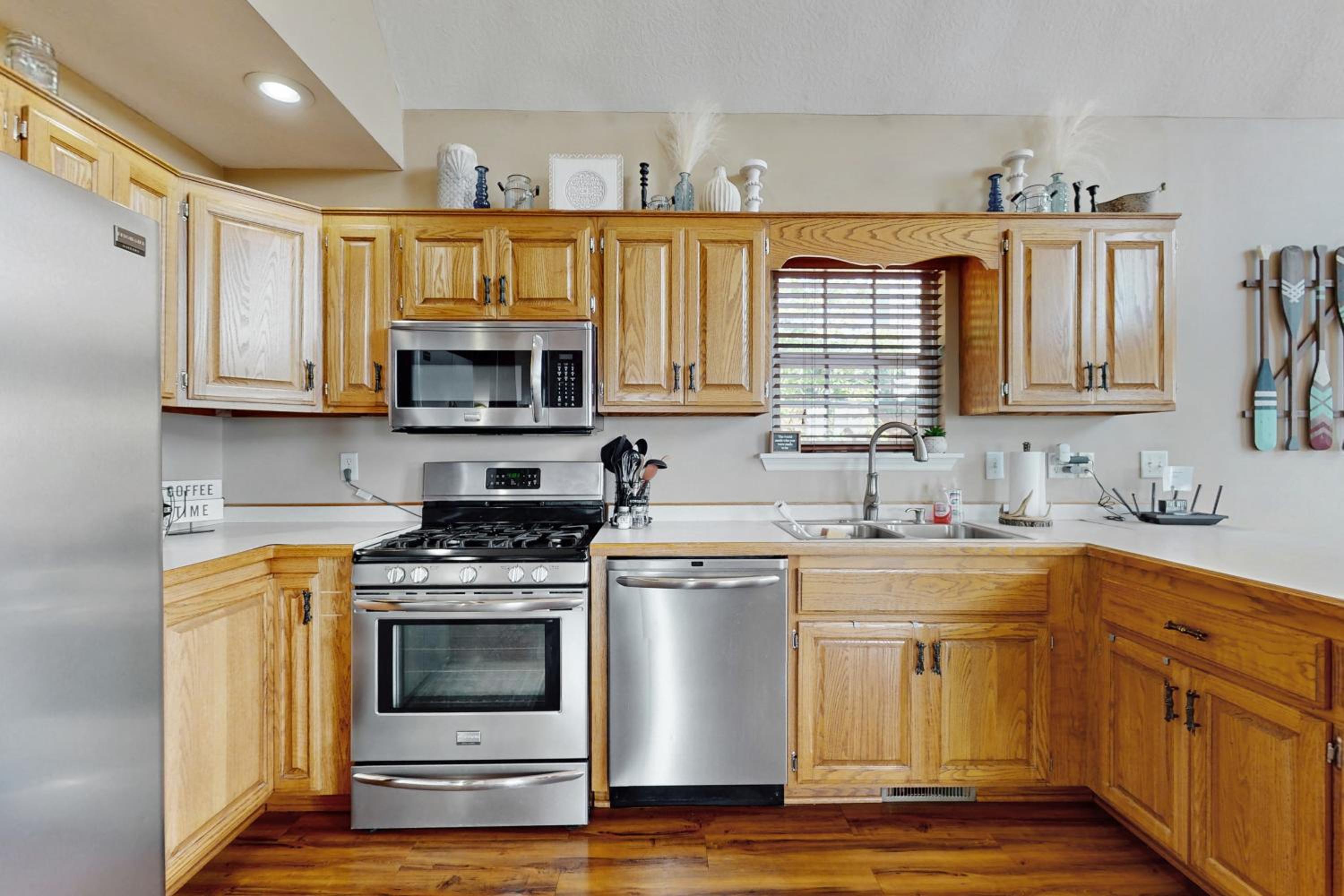 Hot Tub and Stunning Views! Hayesville Retreat