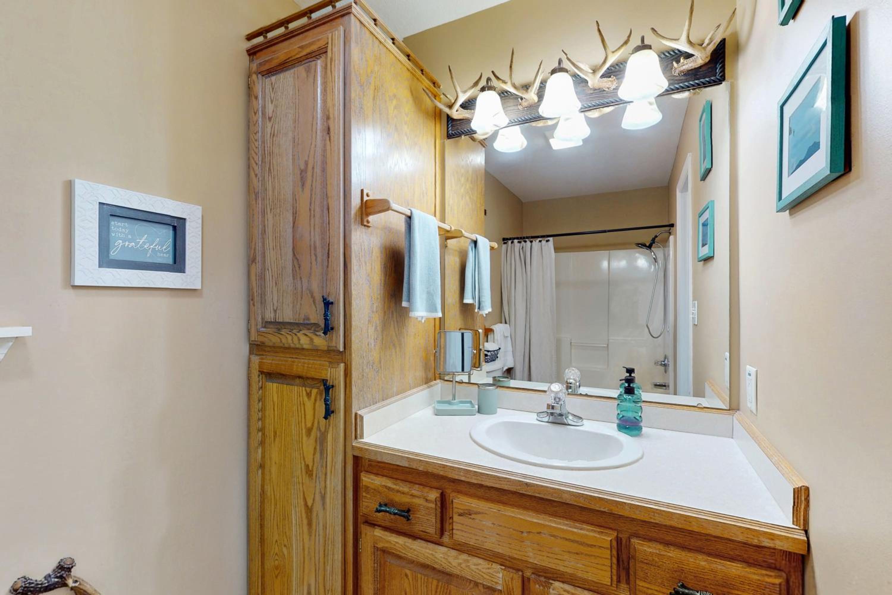 Hot Tub and Stunning Views! Hayesville Retreat