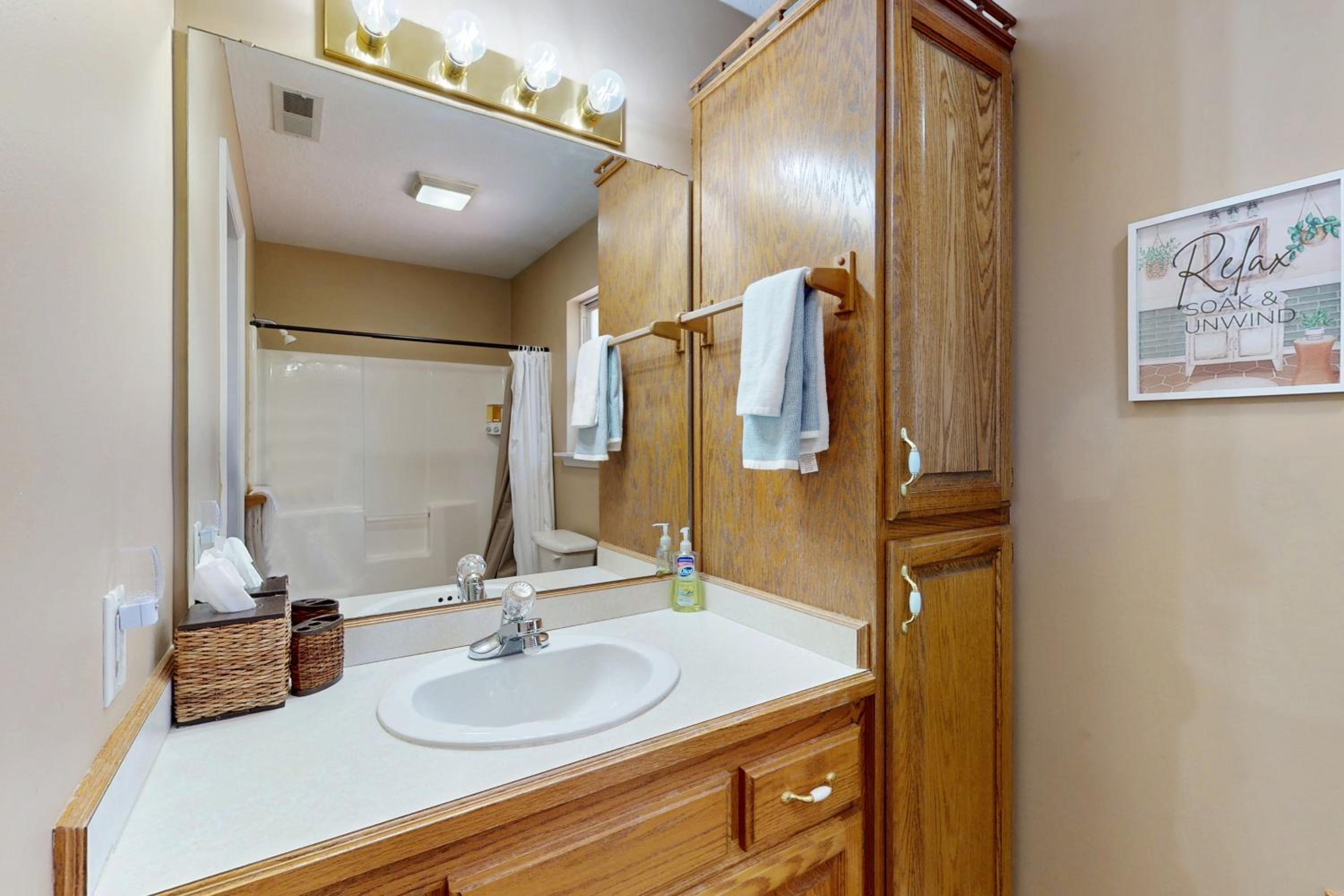 Hot Tub and Stunning Views! Hayesville Retreat