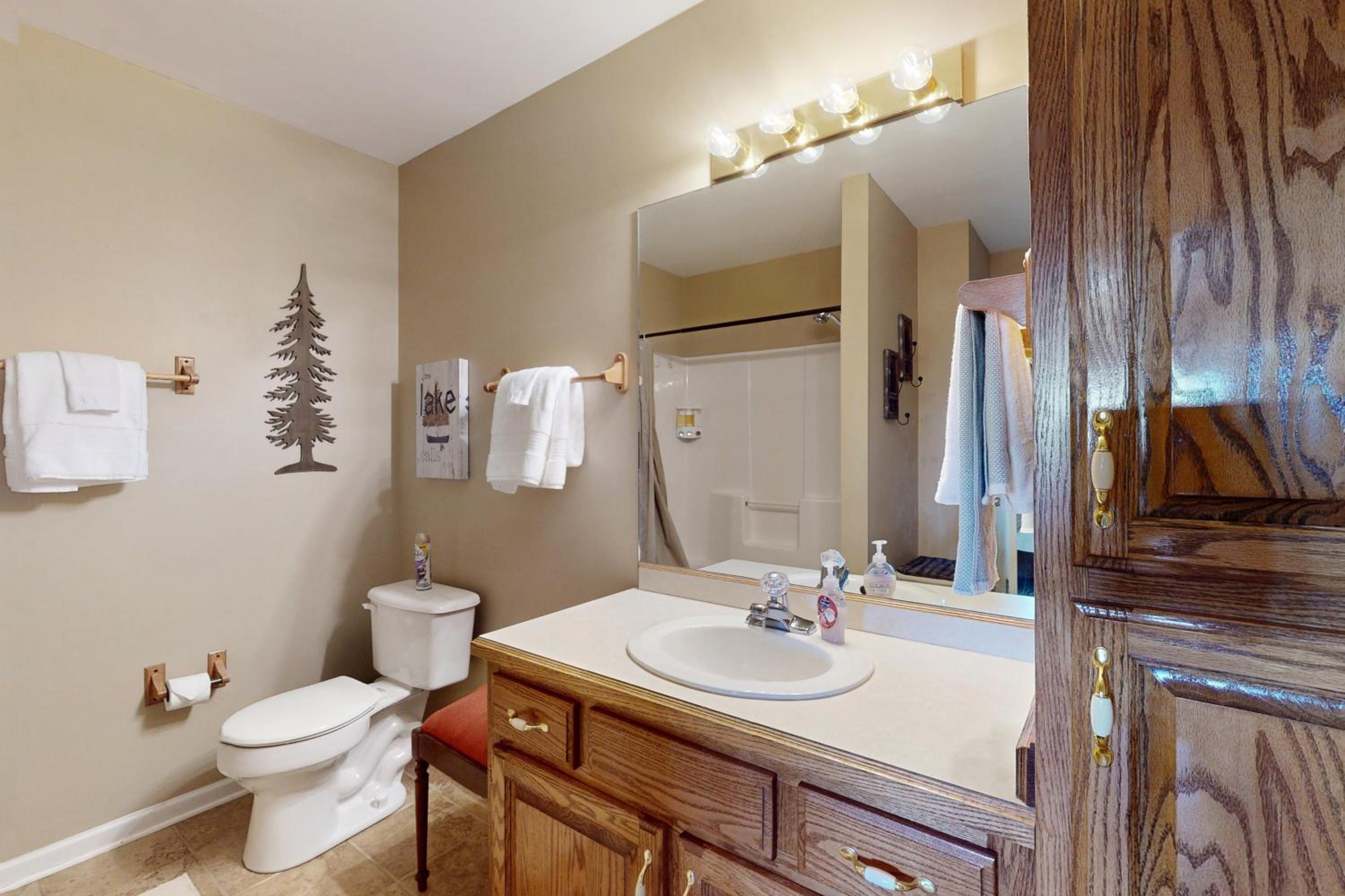 Hot Tub and Stunning Views! Hayesville Retreat