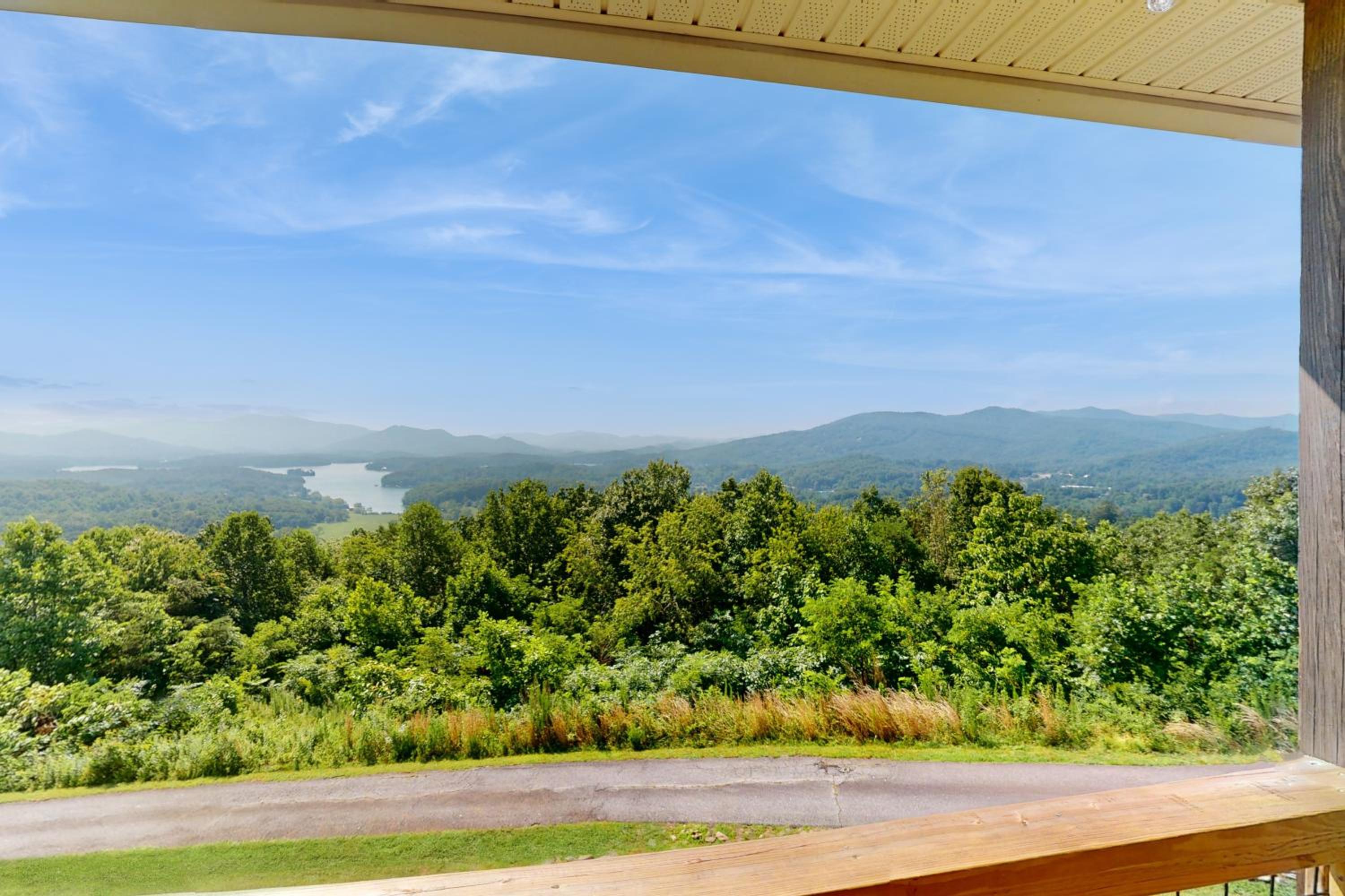Hot Tub and Stunning Views! Hayesville Retreat