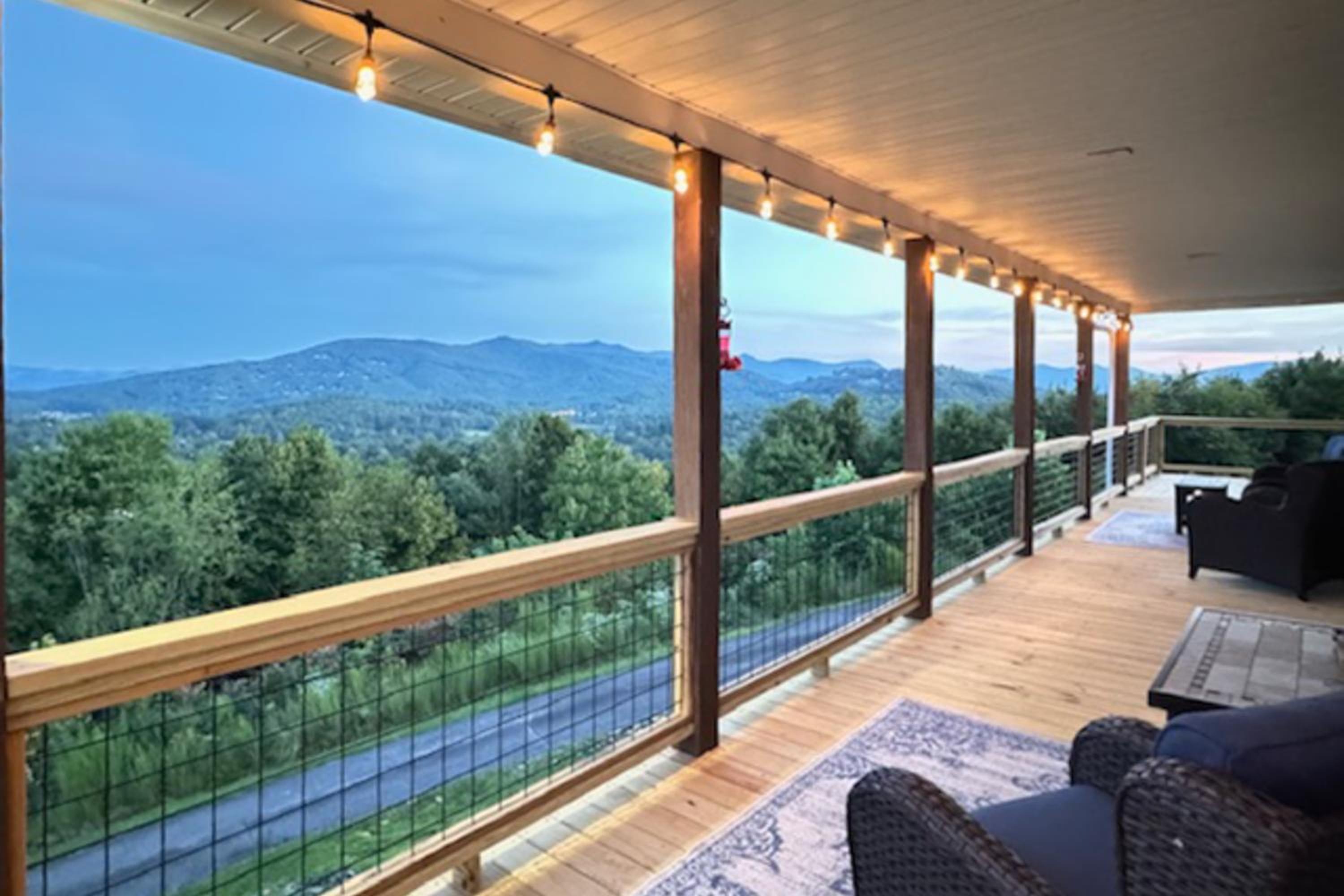 Hot Tub and Stunning Views! Hayesville Retreat