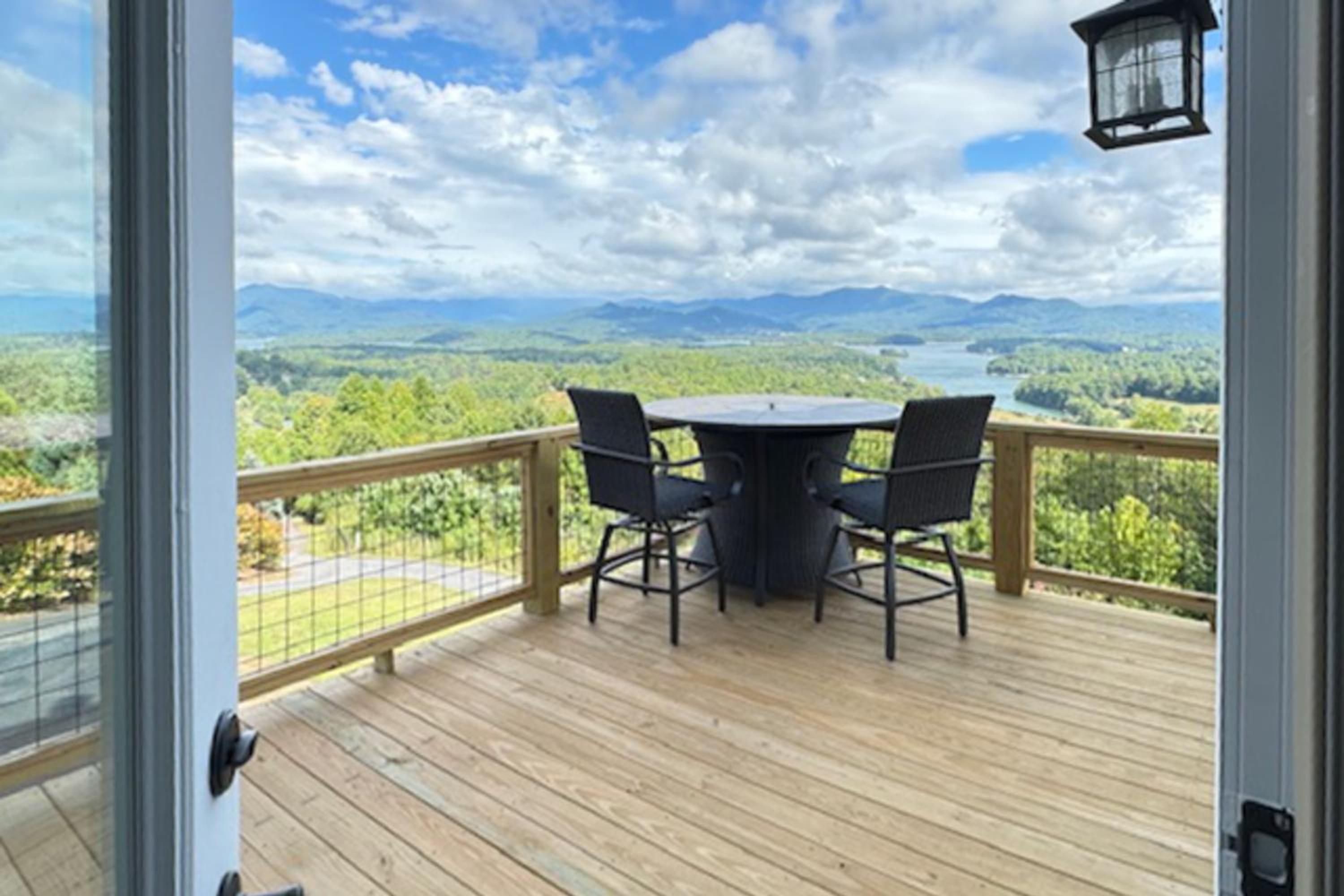 Hot Tub and Stunning Views! Hayesville Retreat