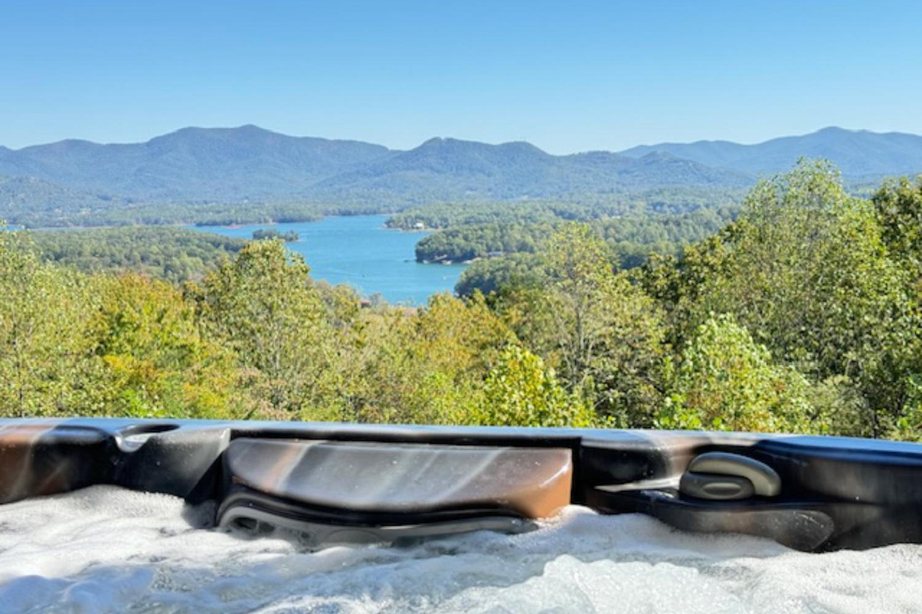 Hot Tub and Stunning Views! Hayesville Retreat
