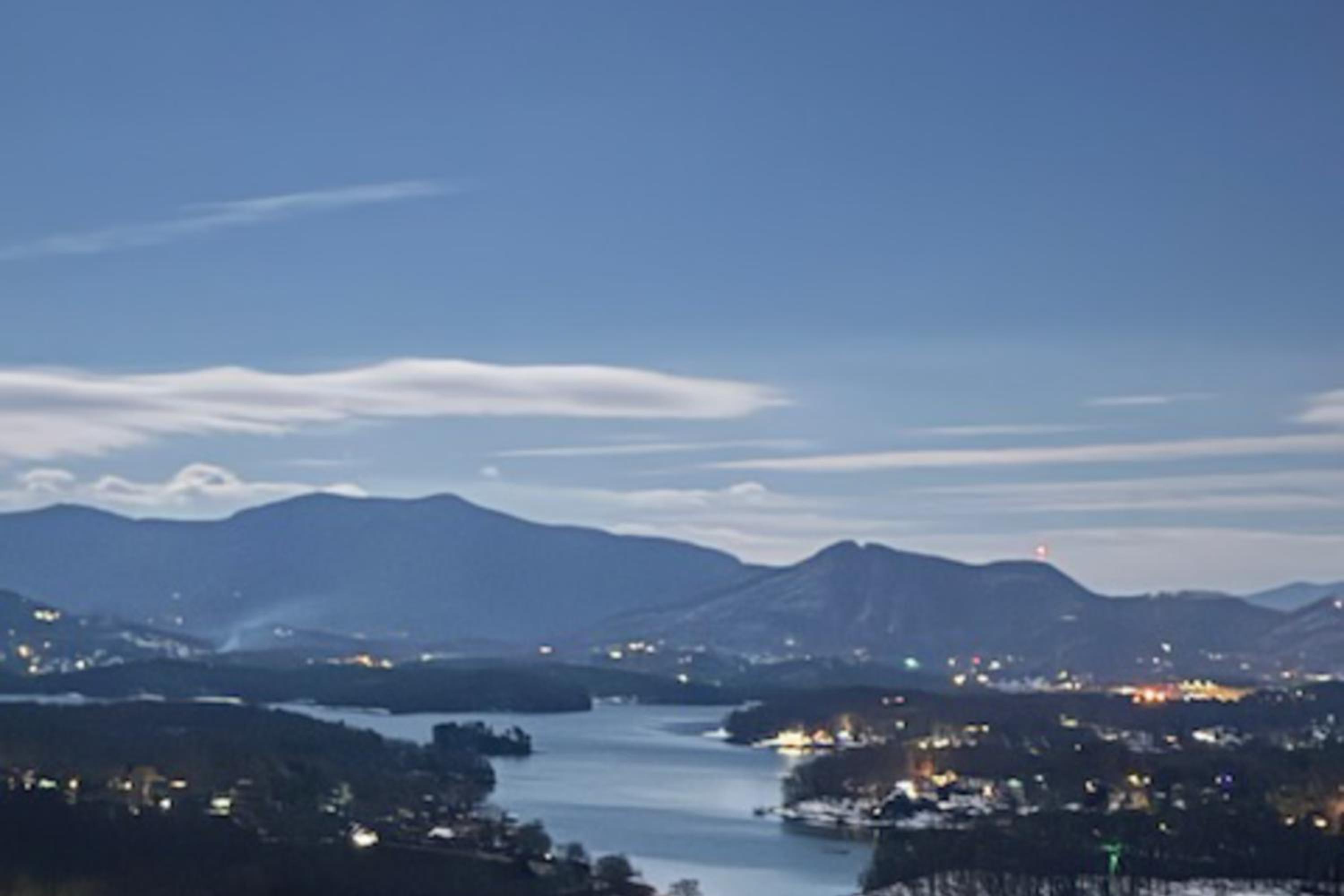 Hot Tub and Stunning Views! Hayesville Retreat