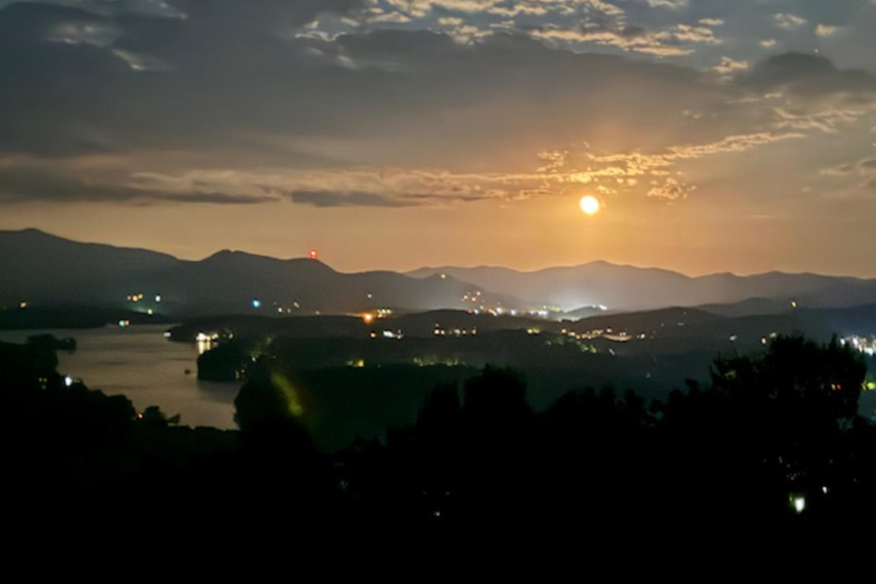 Hot Tub and Stunning Views! Hayesville Retreat