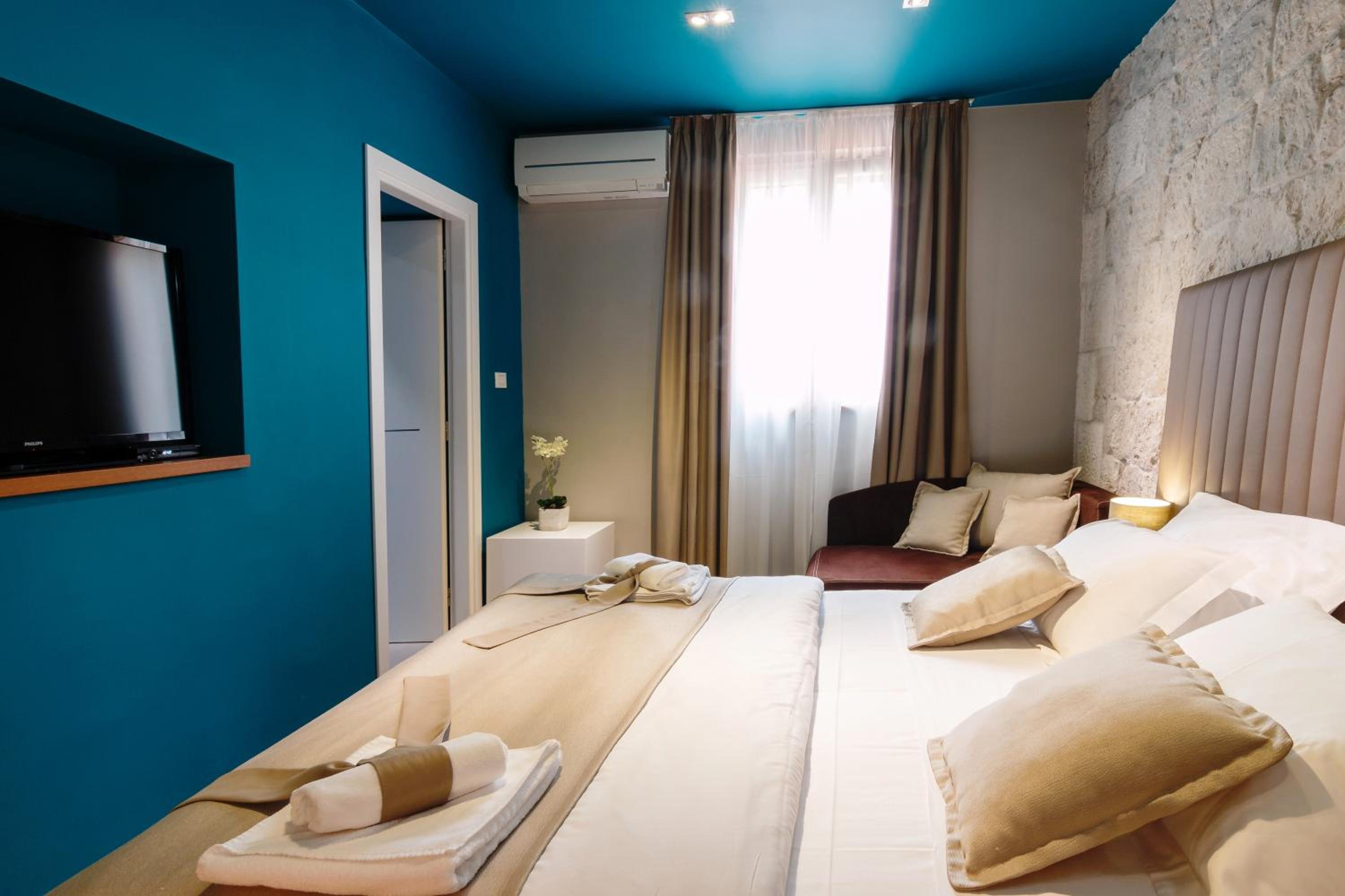 Riva Luxury Rooms photo 27 of 87