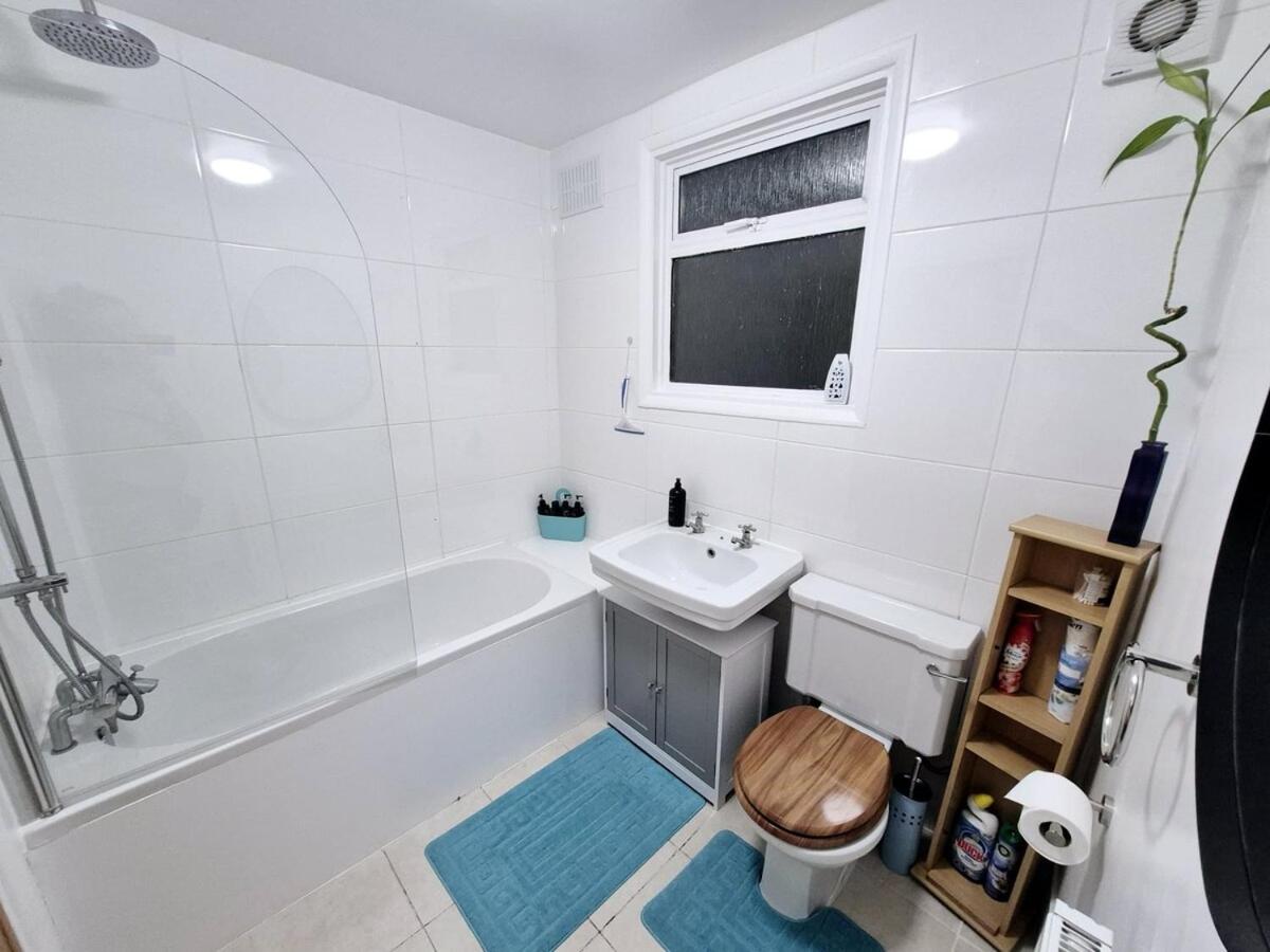 Turnpike lane Flat - Stylish and Bright Flat in North London N8 - 5 mins from Piccadilly line station