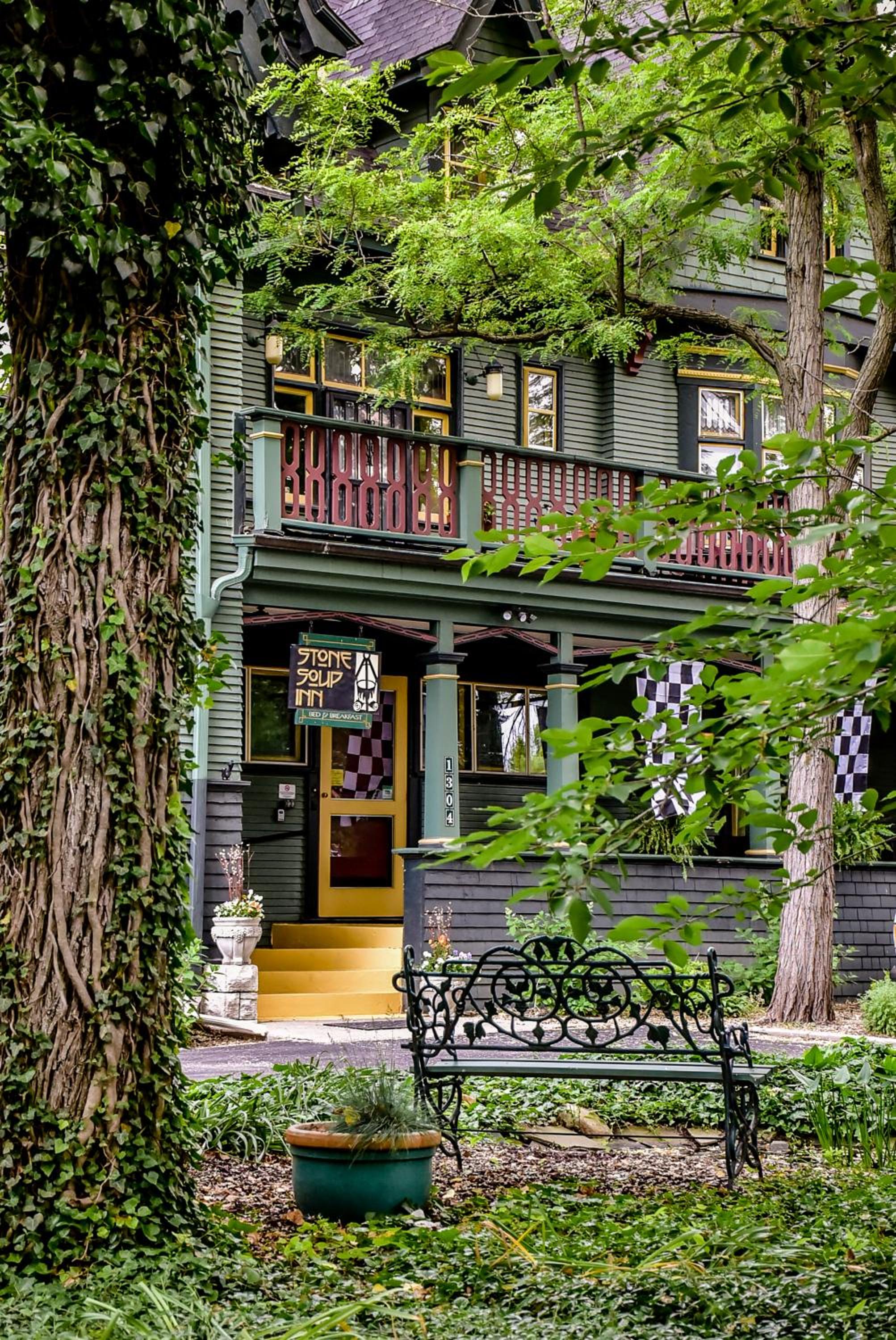 Hotel Stone Soup Inn