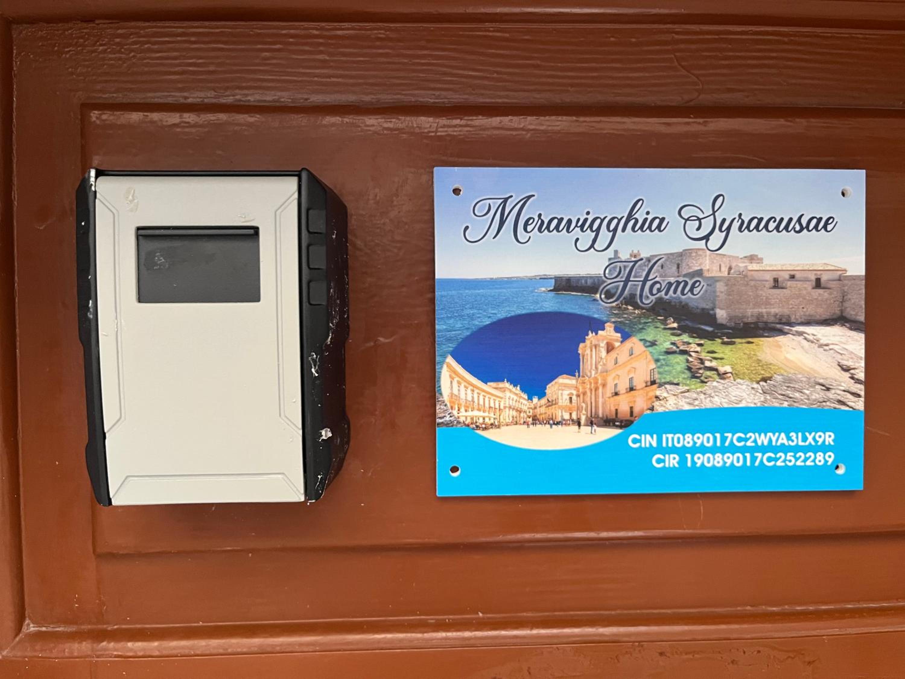 Meravigghia Syracusae Home