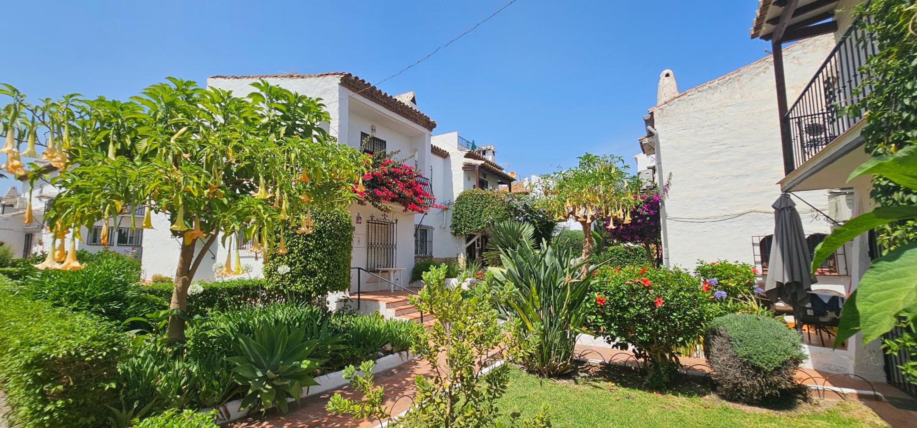Pueblo Andaluz New Luxury Townhouse Centre Nerja