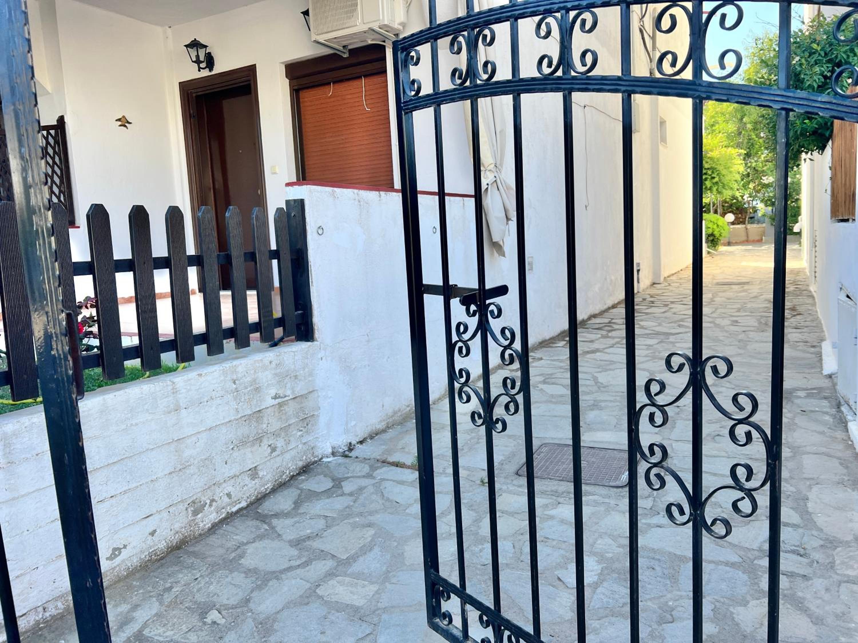 Paparouna Seaside House
