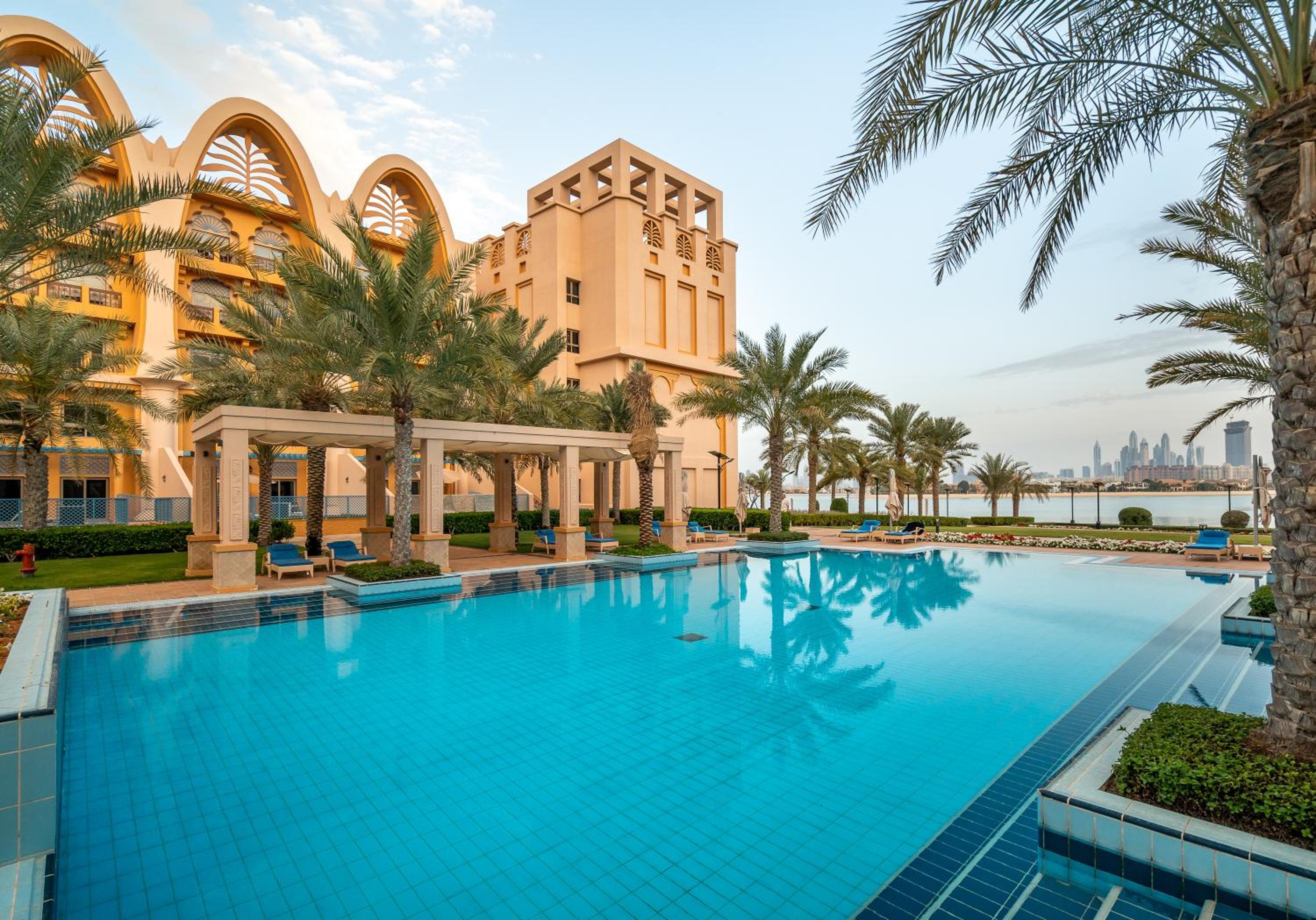 Simply Comfort Vacation Homes Rental Luxury Beachfront Villa with Private Pool on Palm Jumeirah near Atlantis