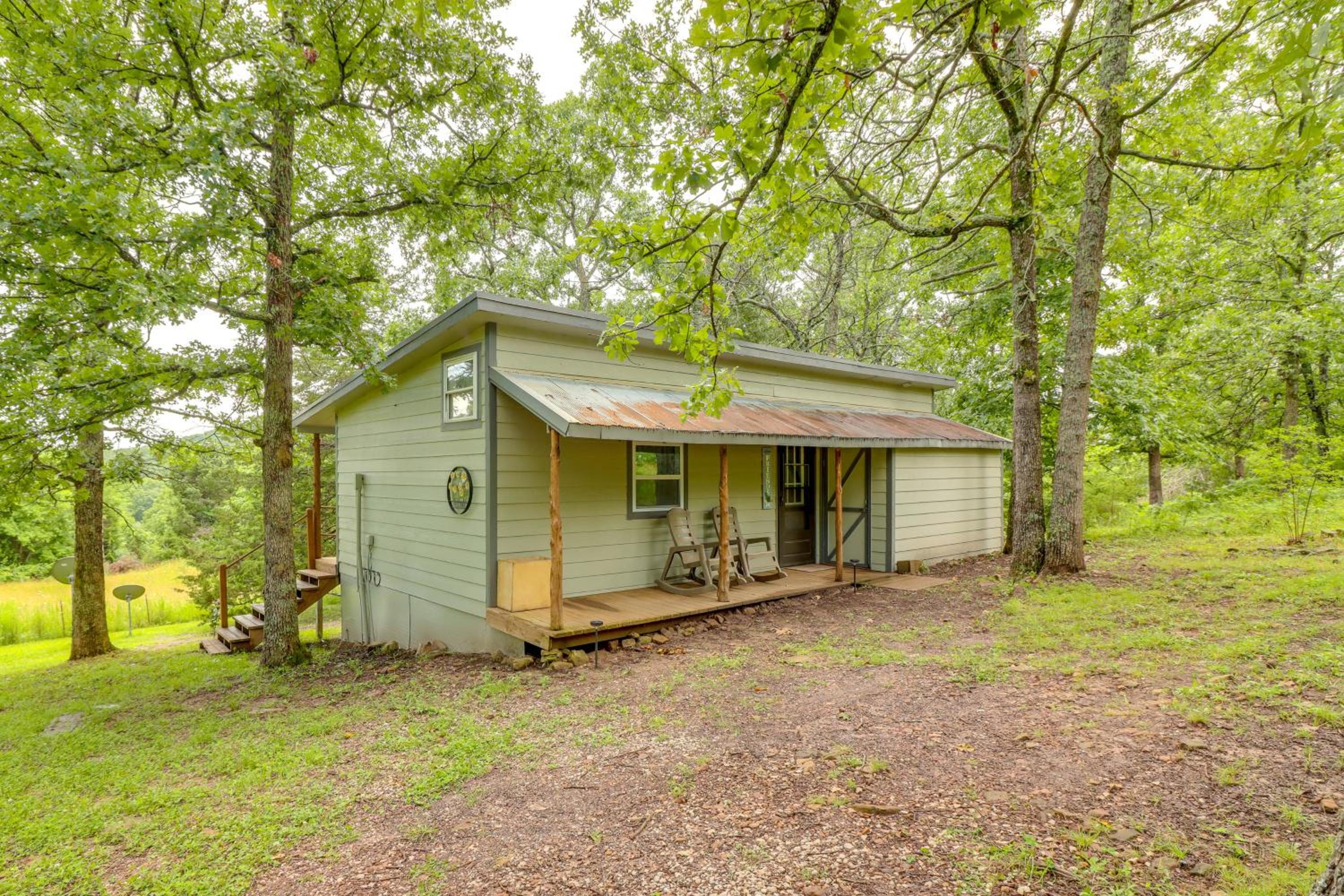 Ozark Escapes Cabin! Serene Forest and Mtn Setting
