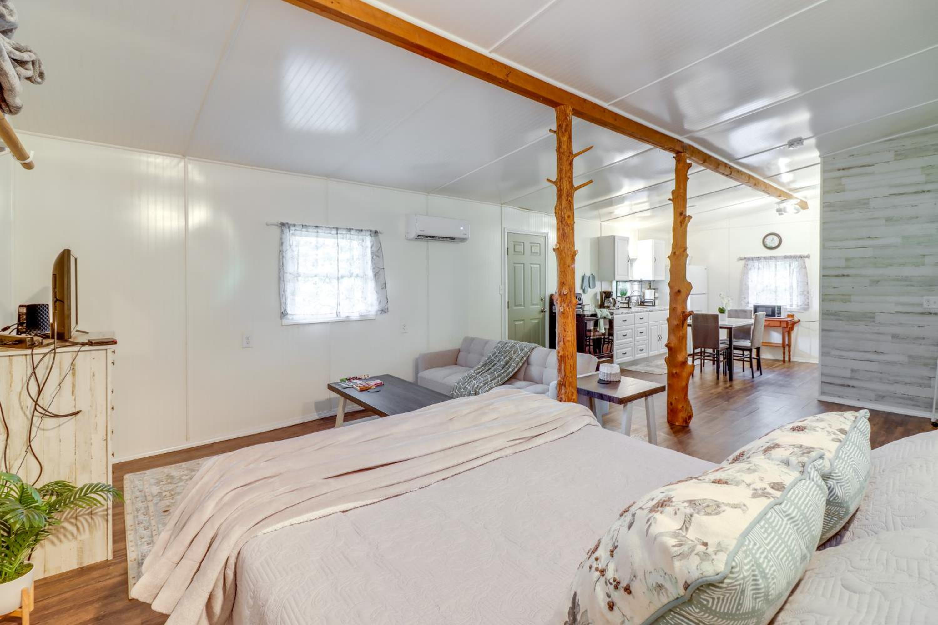 Ozark Escapes Cabin! Serene Forest and Mtn Setting