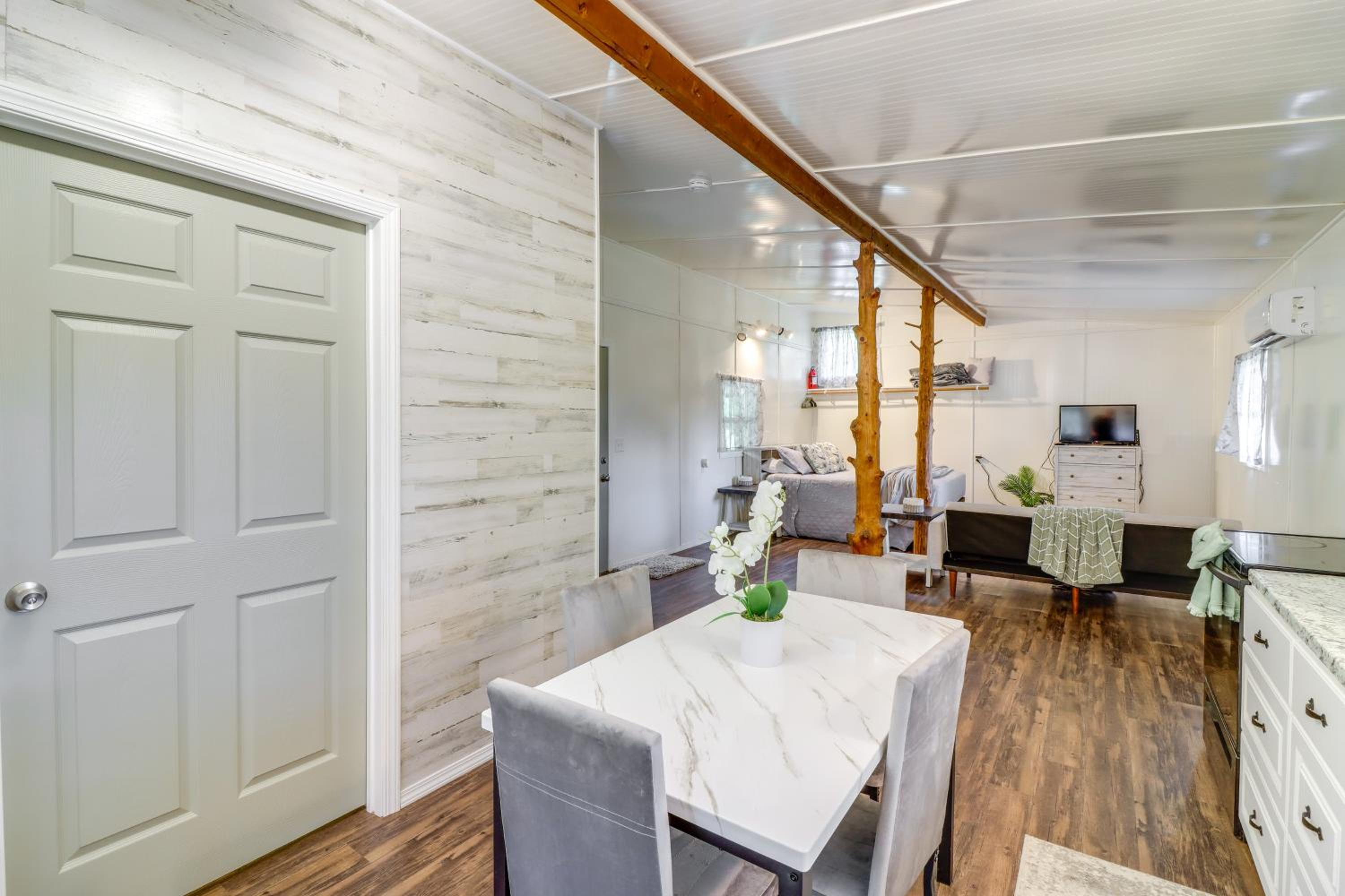Ozark Escapes Cabin! Serene Forest and Mtn Setting