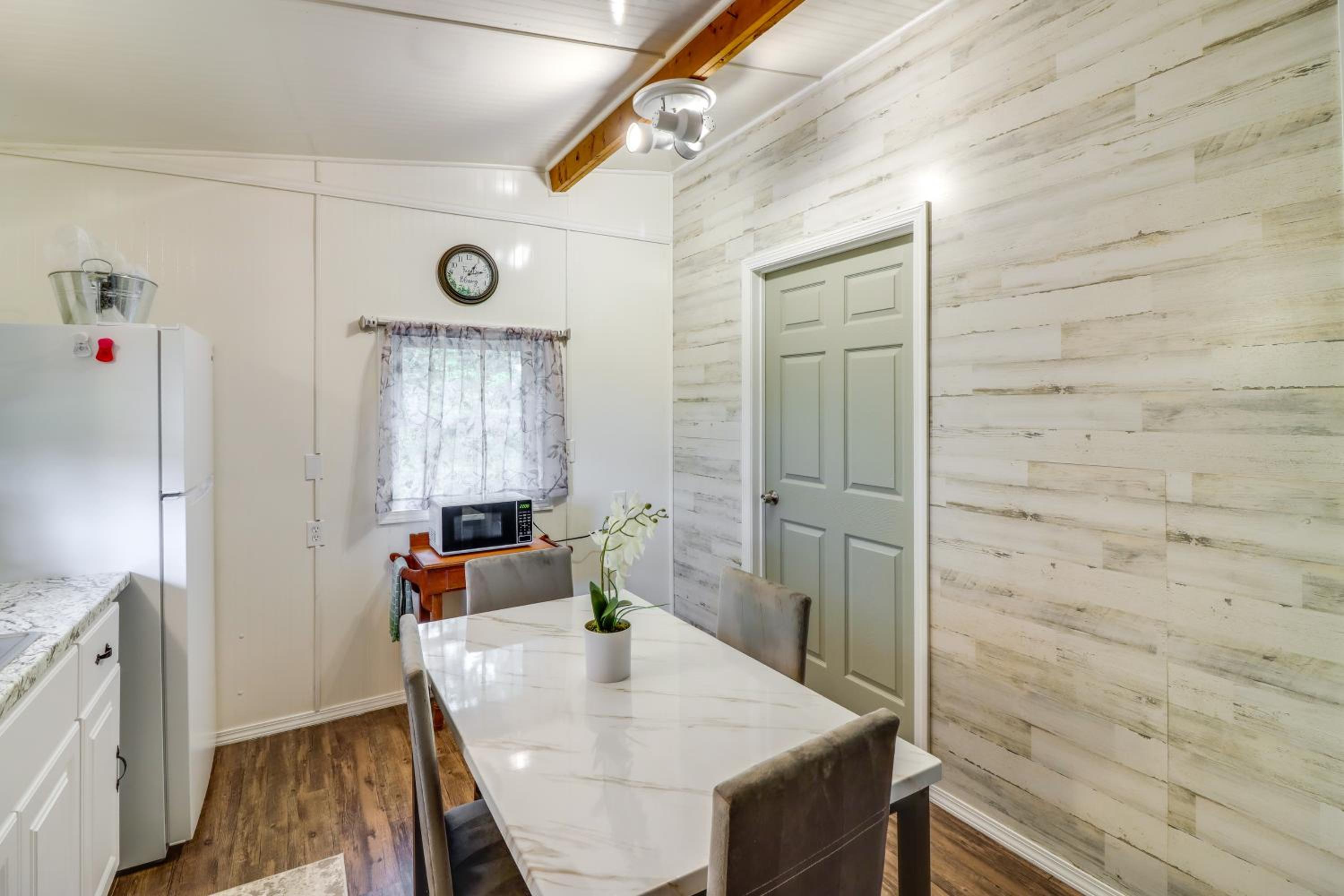 Ozark Escapes Cabin! Serene Forest and Mtn Setting