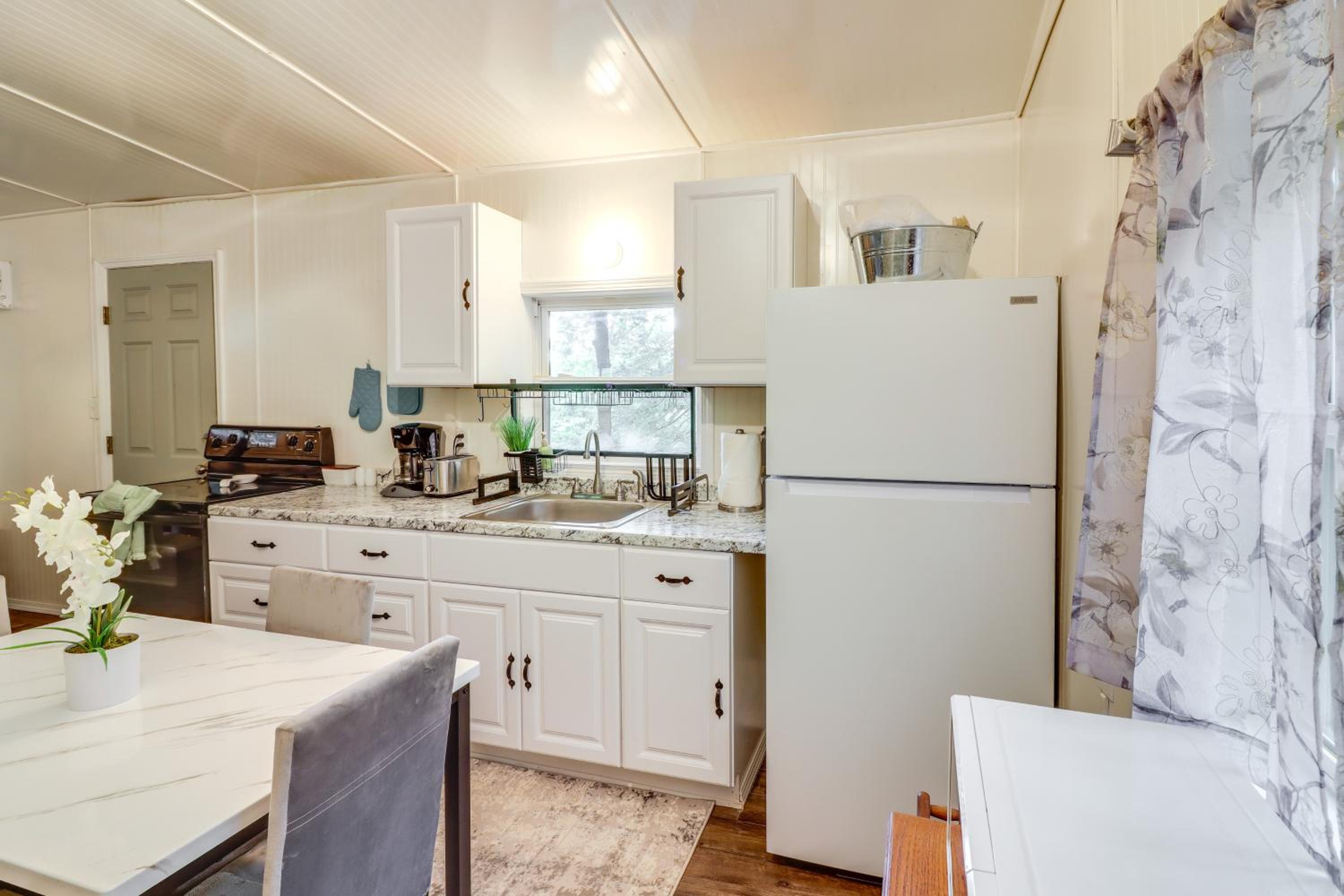 Ozark Escapes Cabin! Serene Forest and Mtn Setting