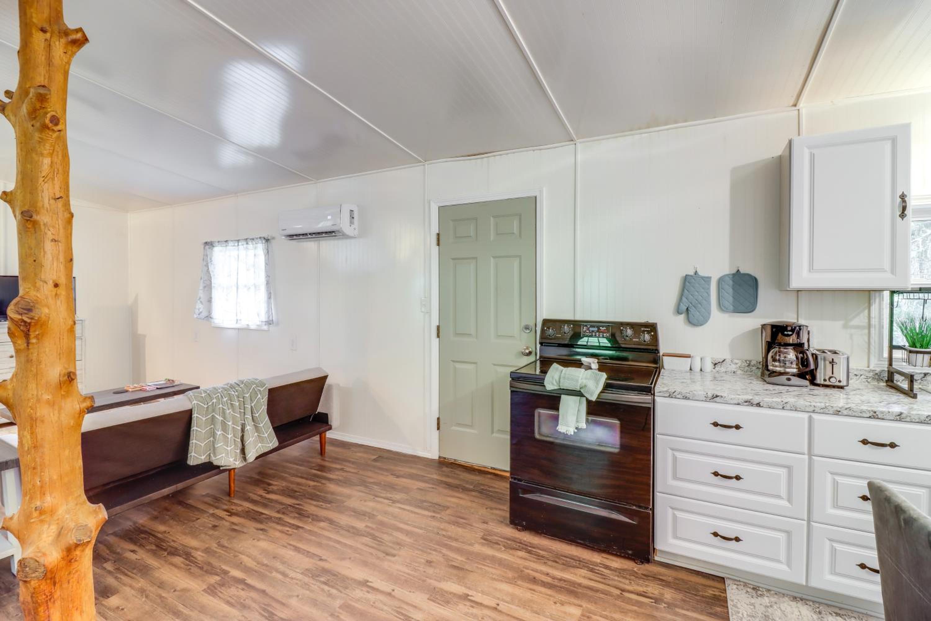 Ozark Escapes Cabin! Serene Forest and Mtn Setting