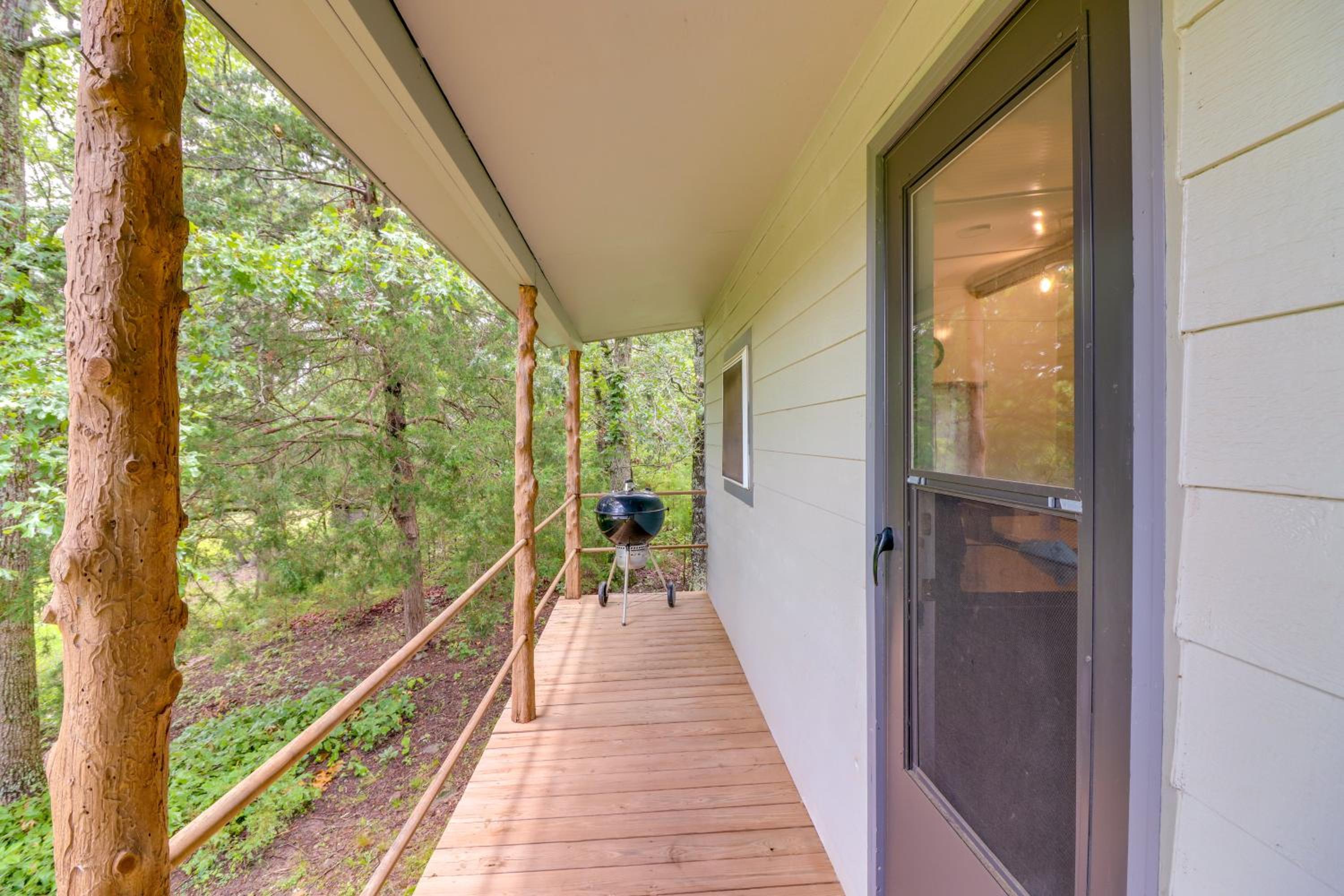 Ozark Escapes Cabin! Serene Forest and Mtn Setting