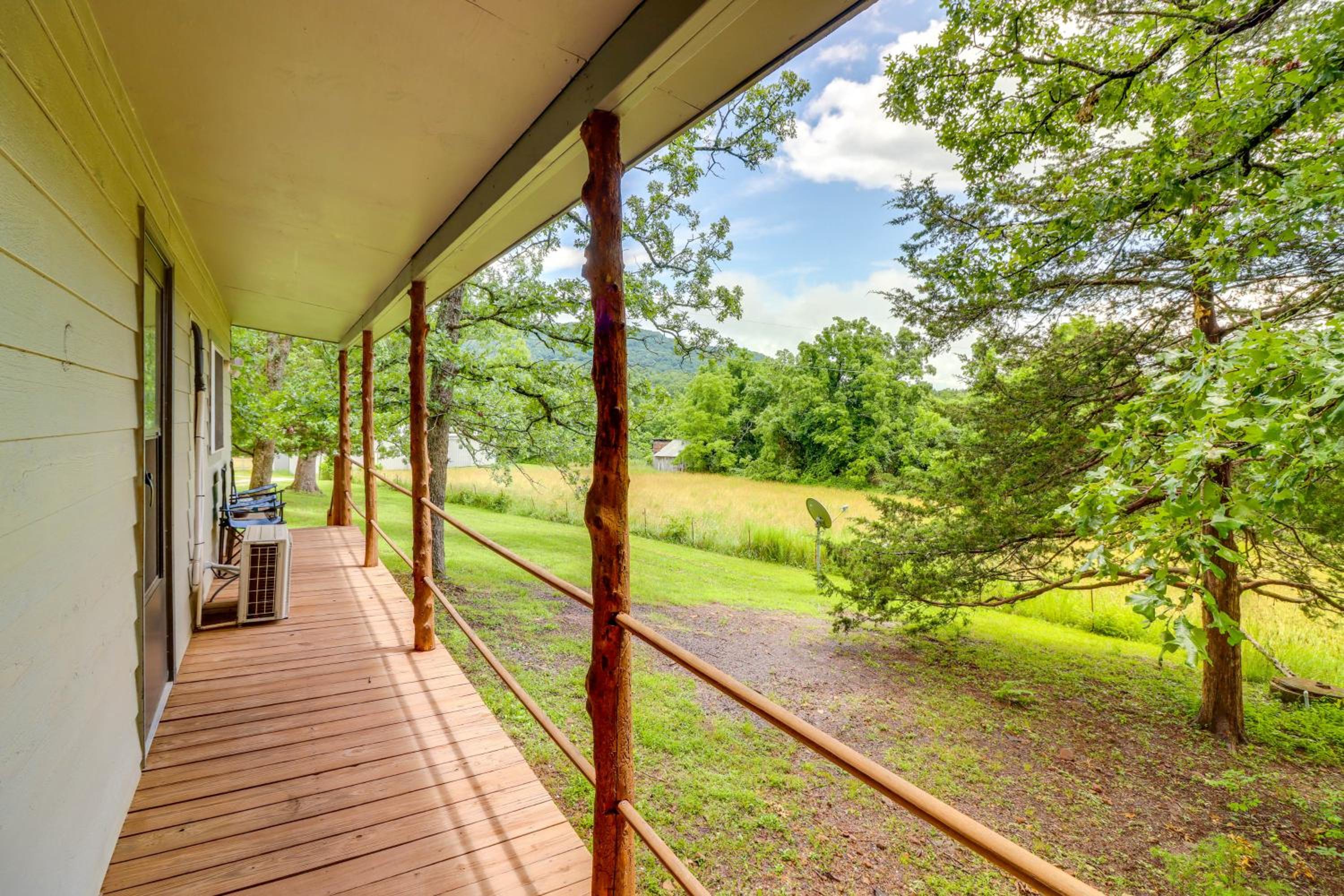 Ozark Escapes Cabin! Serene Forest and Mtn Setting