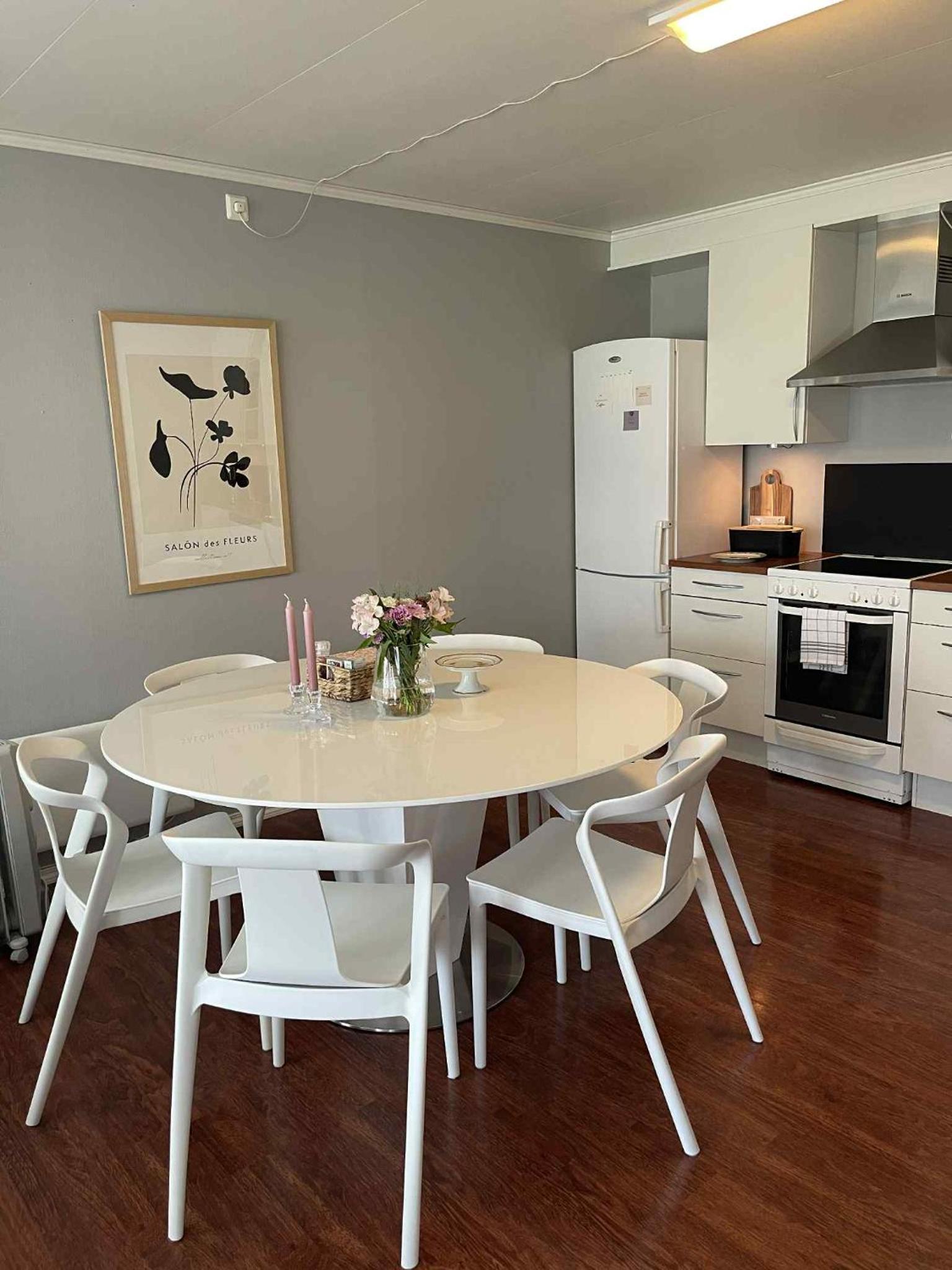 Bright & Spacious Apartment by the Sea, Free Parking, 10min to Airport, 12min to Ålesund