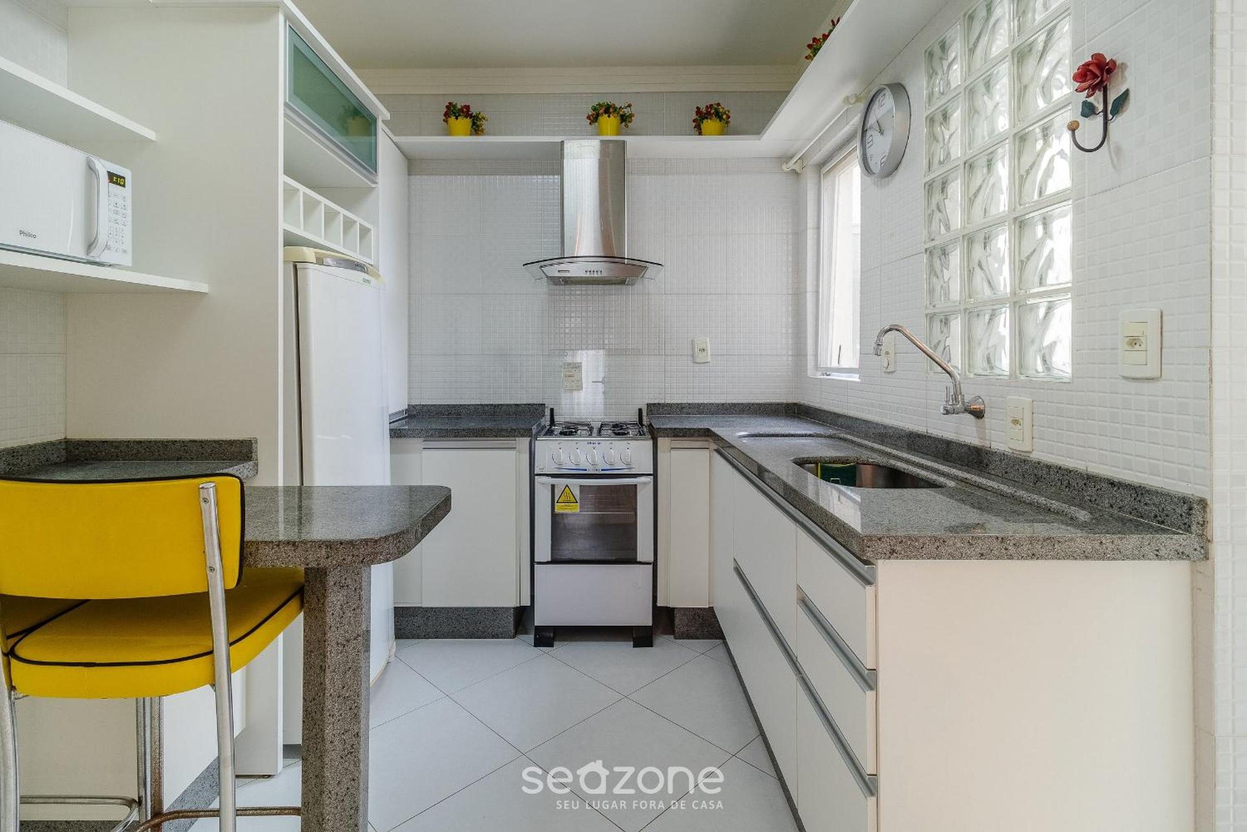 Complete apt w privileged location Floripa CSU0402