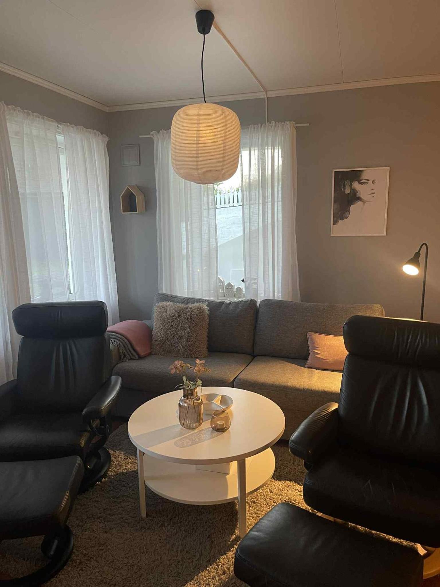 Bright & Spacious Apartment by the Sea, Free Parking, 10min to Airport, 12min to Ålesund