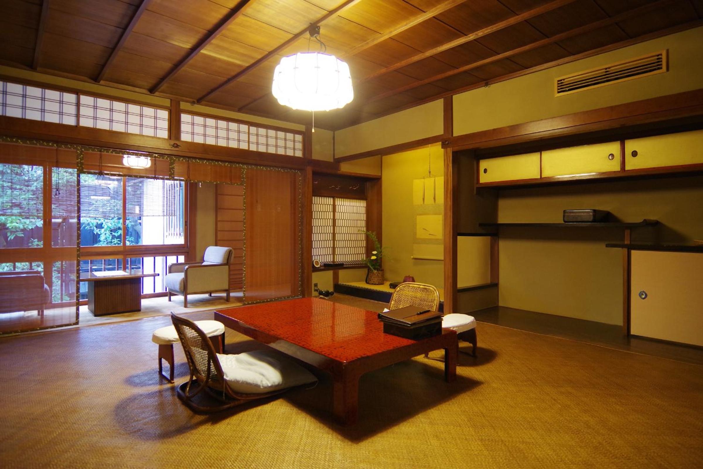 Hiiragiya