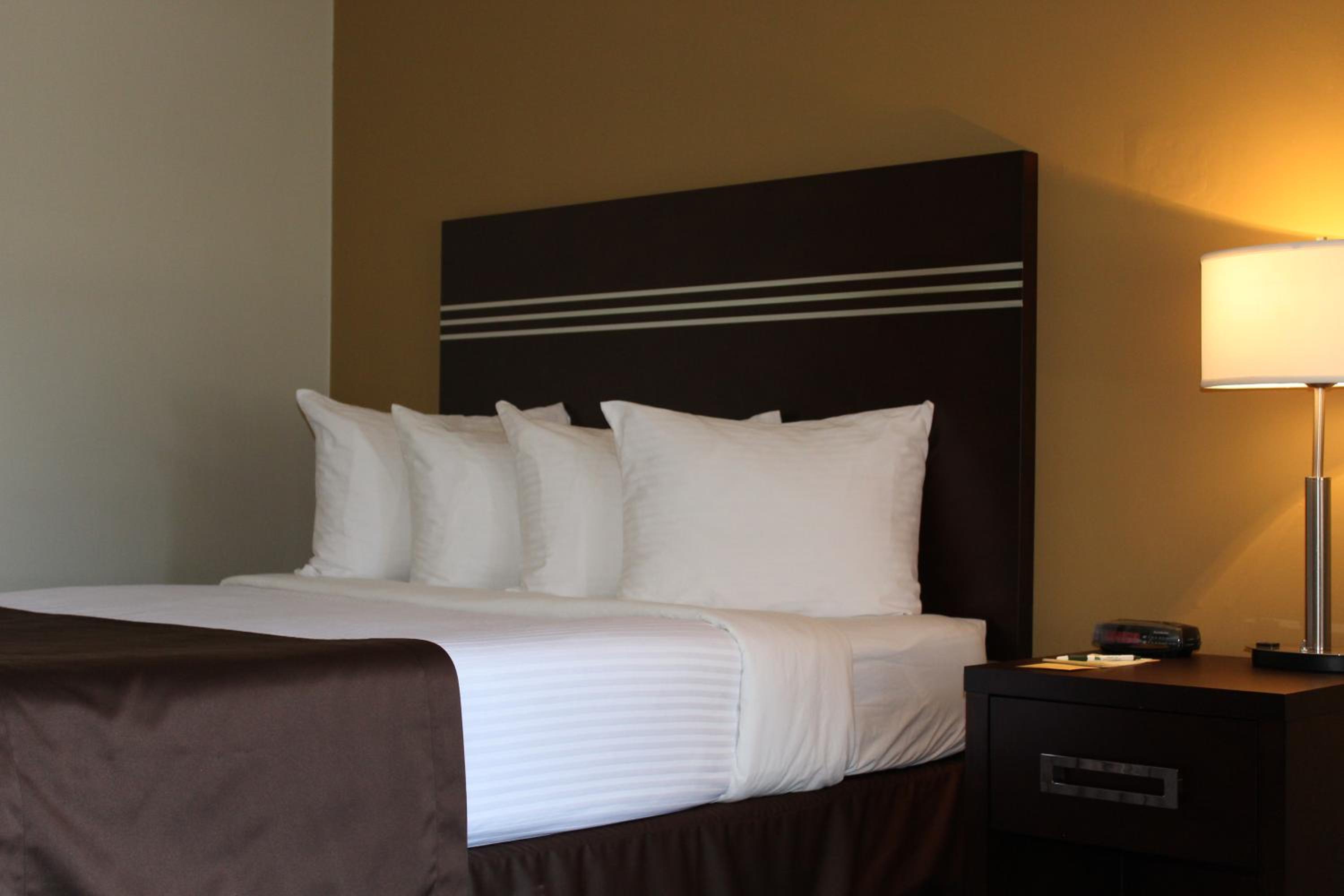 Walking Eagle Inn & Lodge