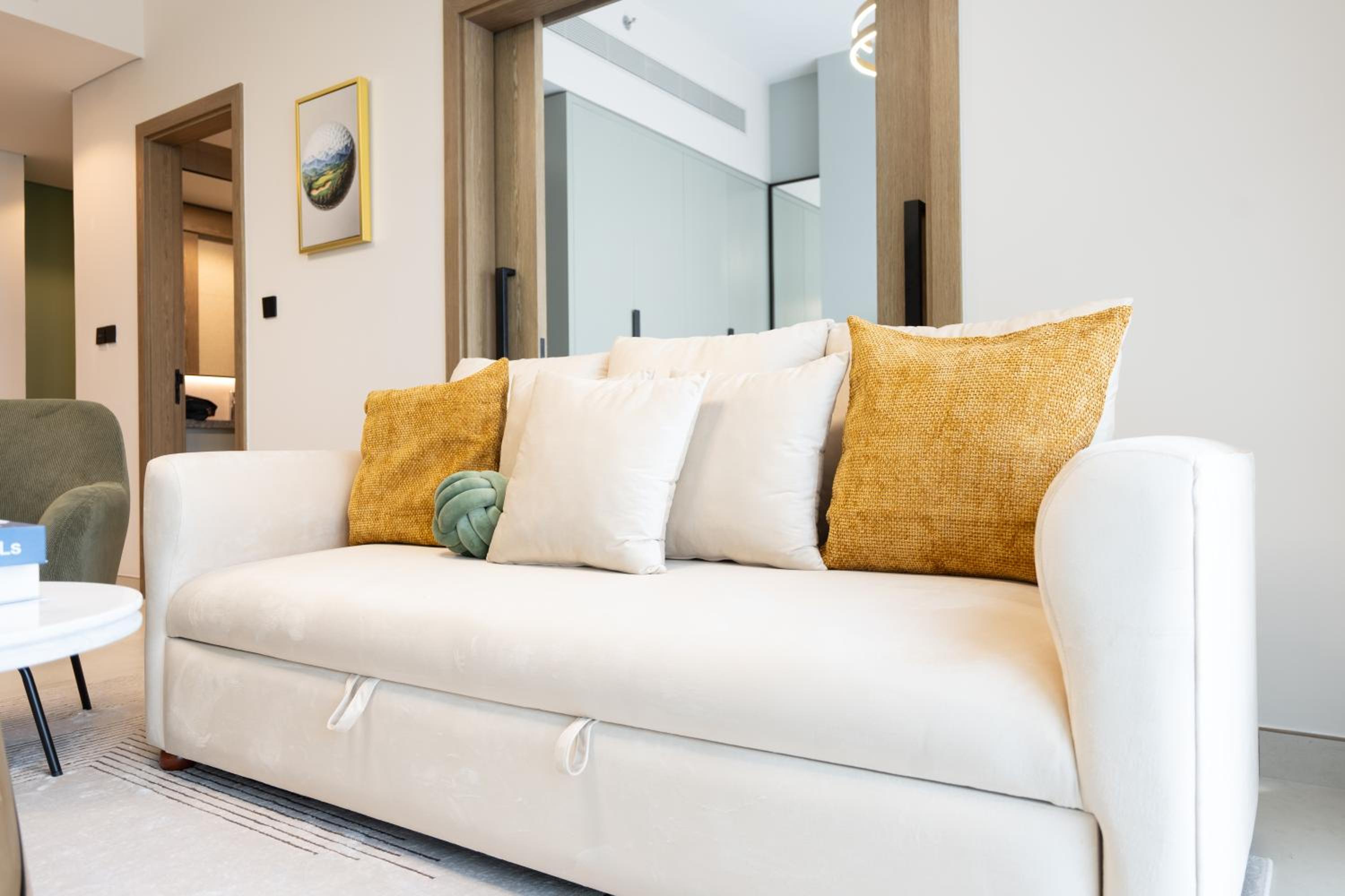 Keyrock Golf Gate - Damac Hills Apartment with Pool, Gym & Free Parking
