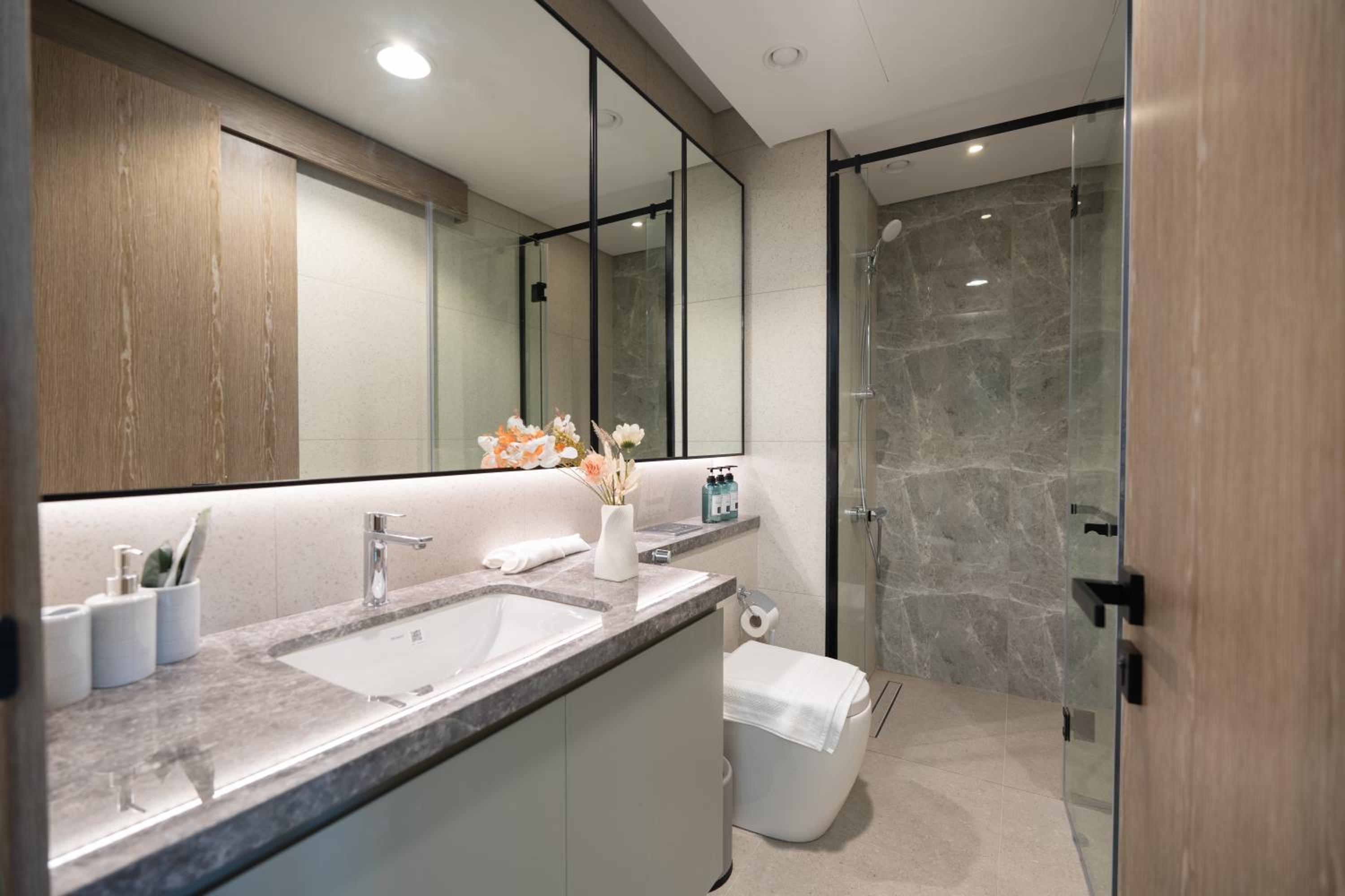 Keyrock Golf Gate - Damac Hills Apartment with Pool, Gym & Free Parking