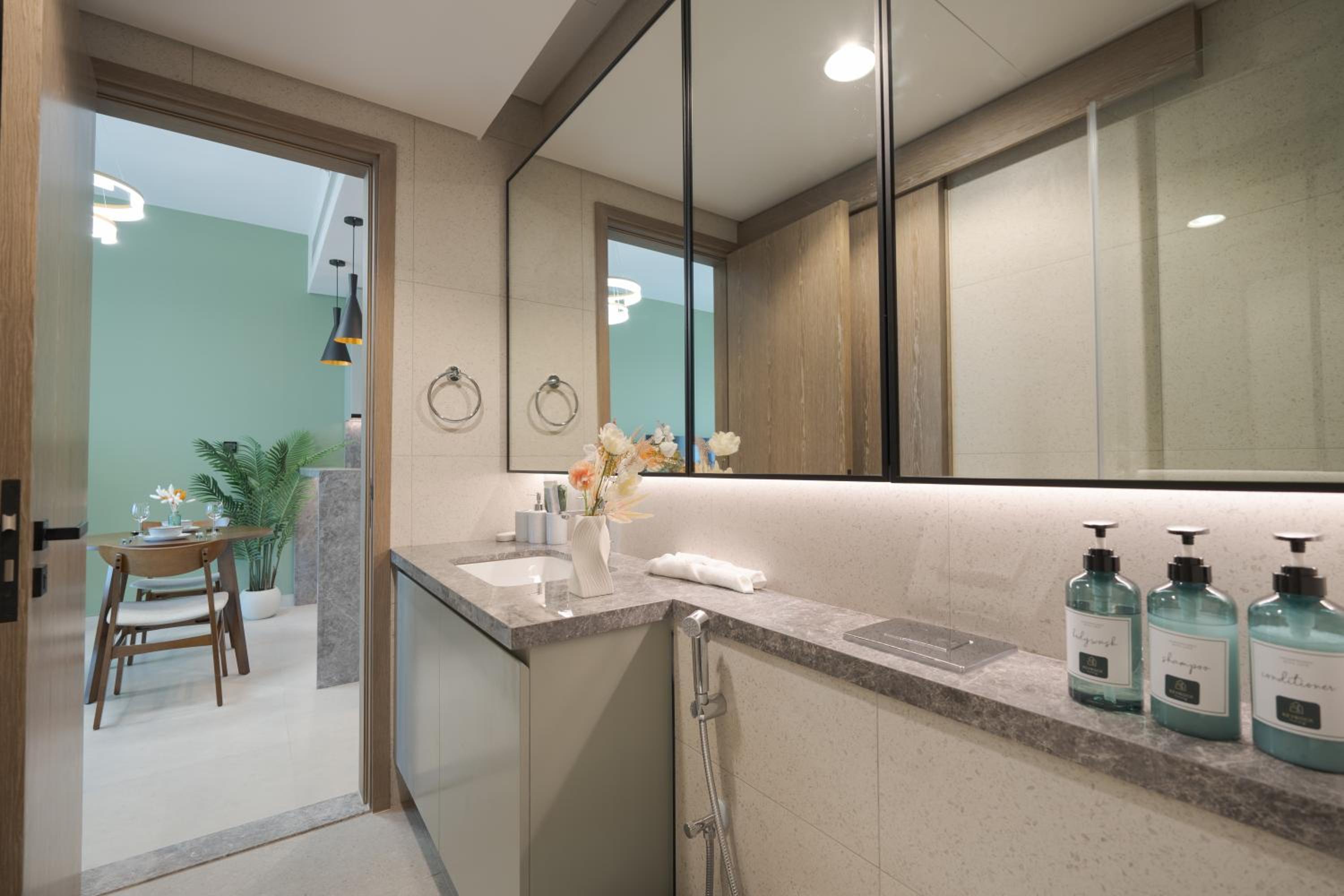 Keyrock Golf Gate - Damac Hills Apartment with Pool, Gym & Free Parking