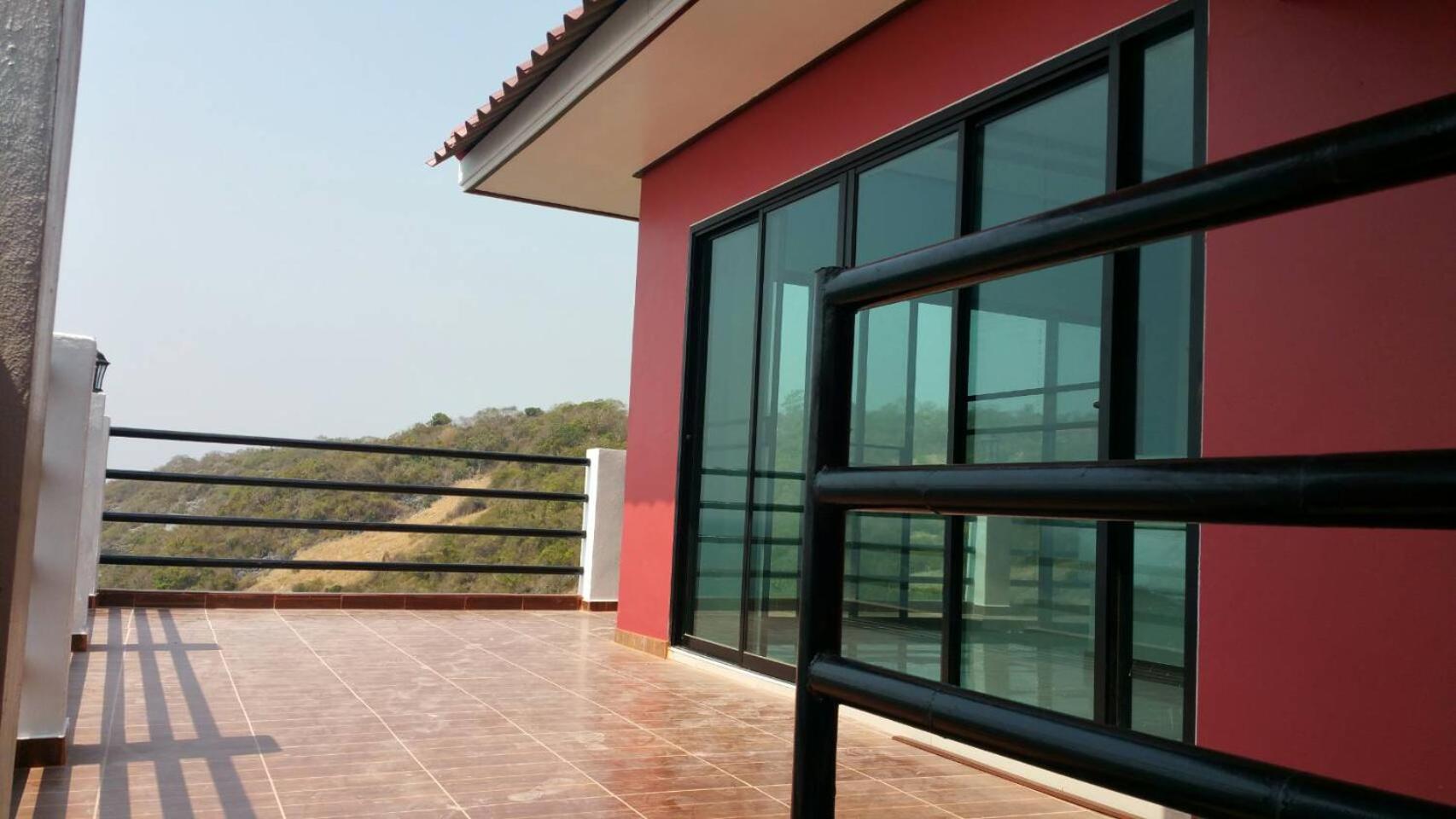 Ocean View Resort - Koh Sichang
