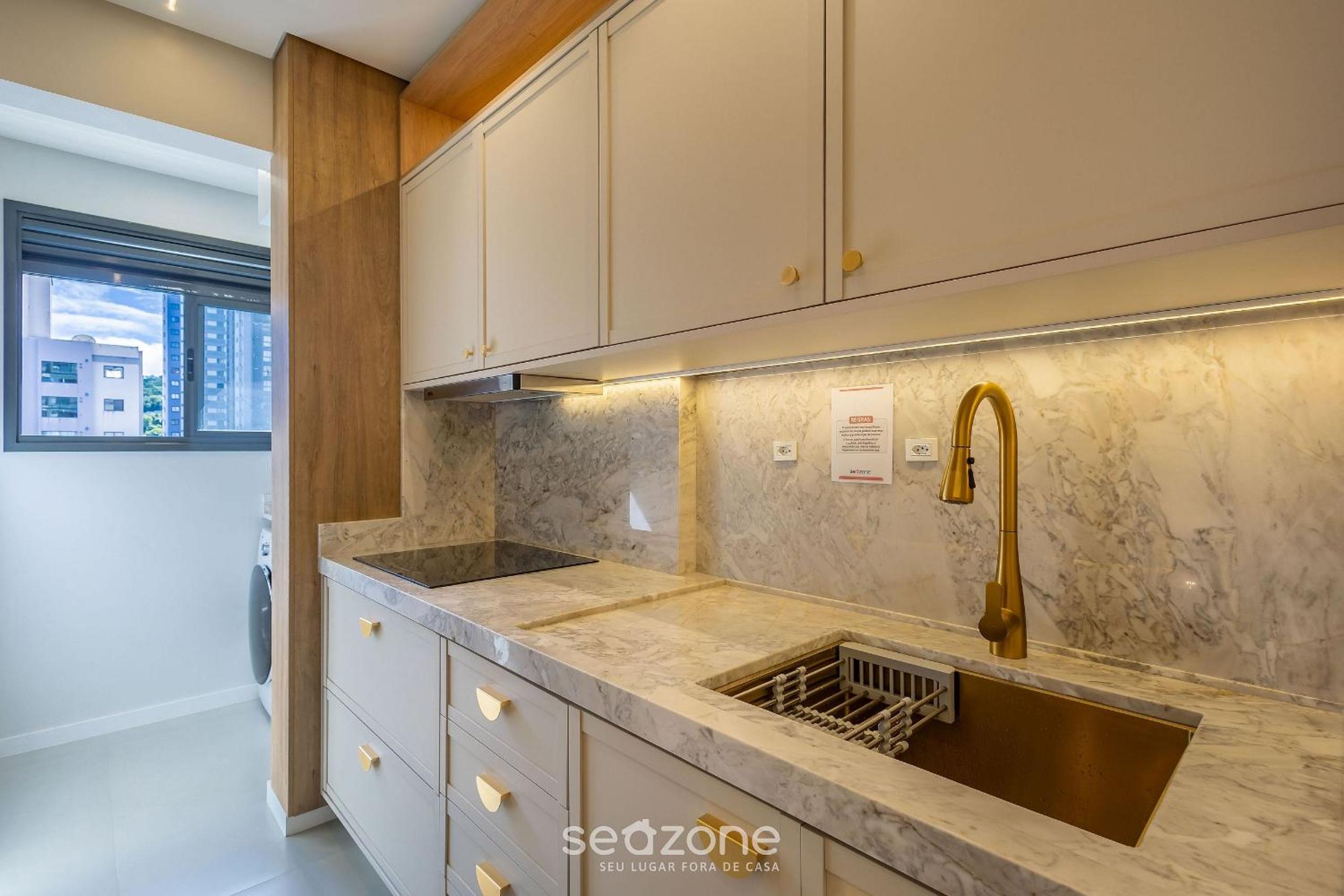 Apart with barbecue 600m from the beach AQT0604
